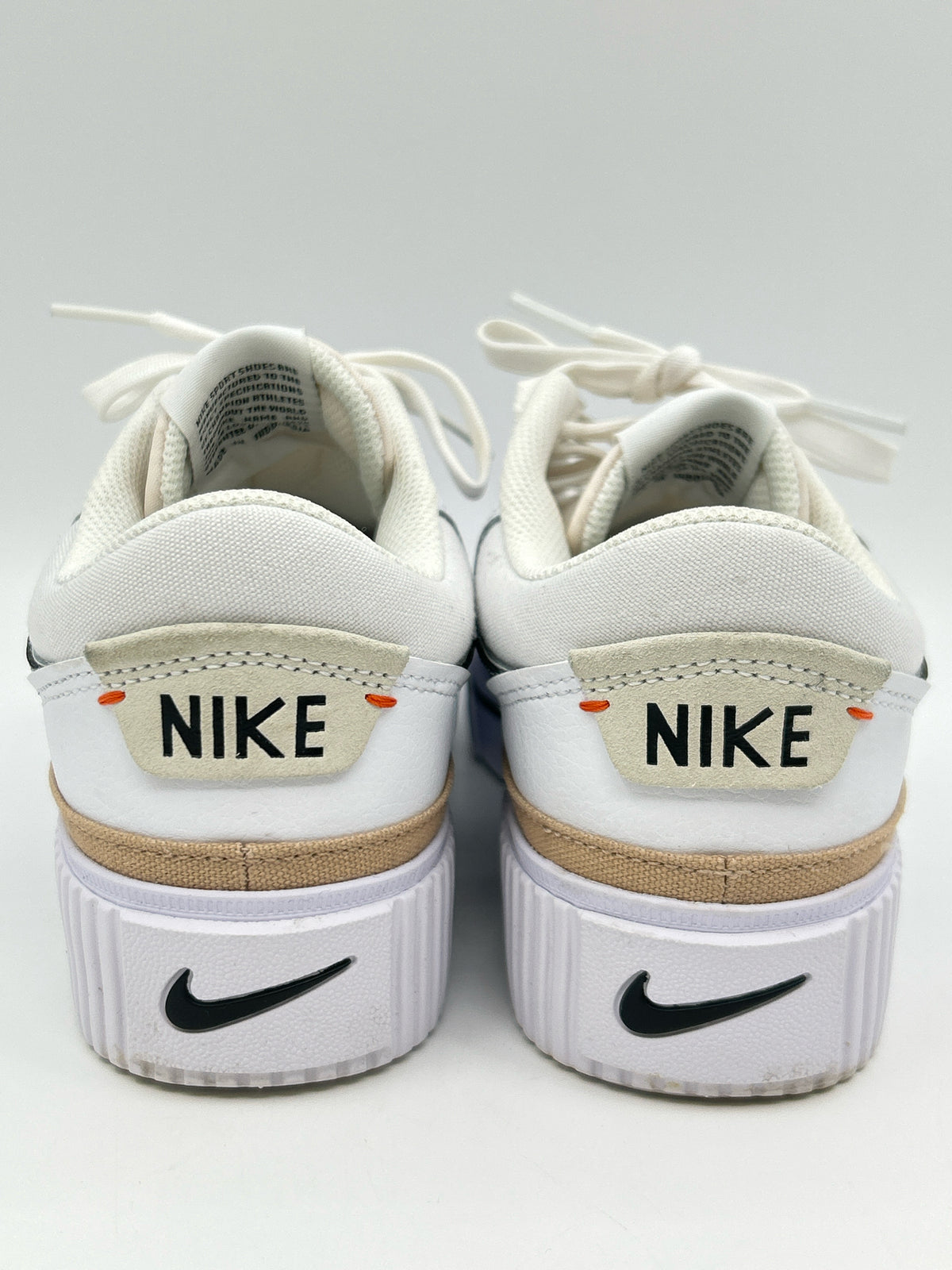 NIKE Size 8 White and black Women Sneakers