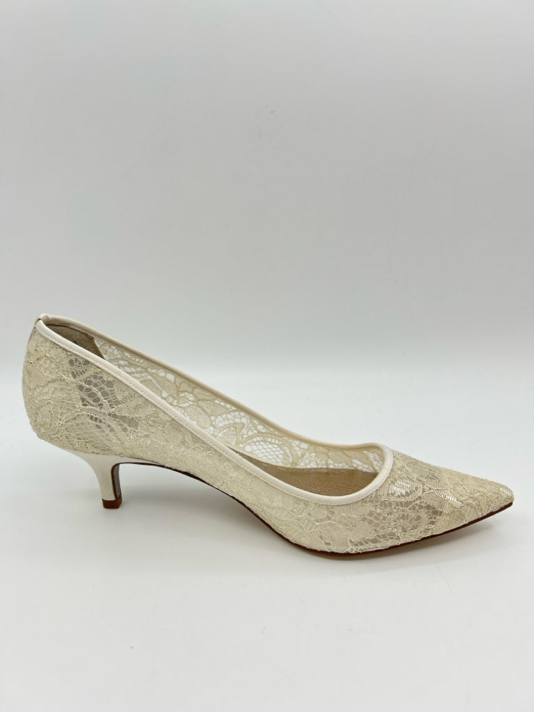 ADRIANNA PAPELL Women Size 10M Ivory Pumps NIB