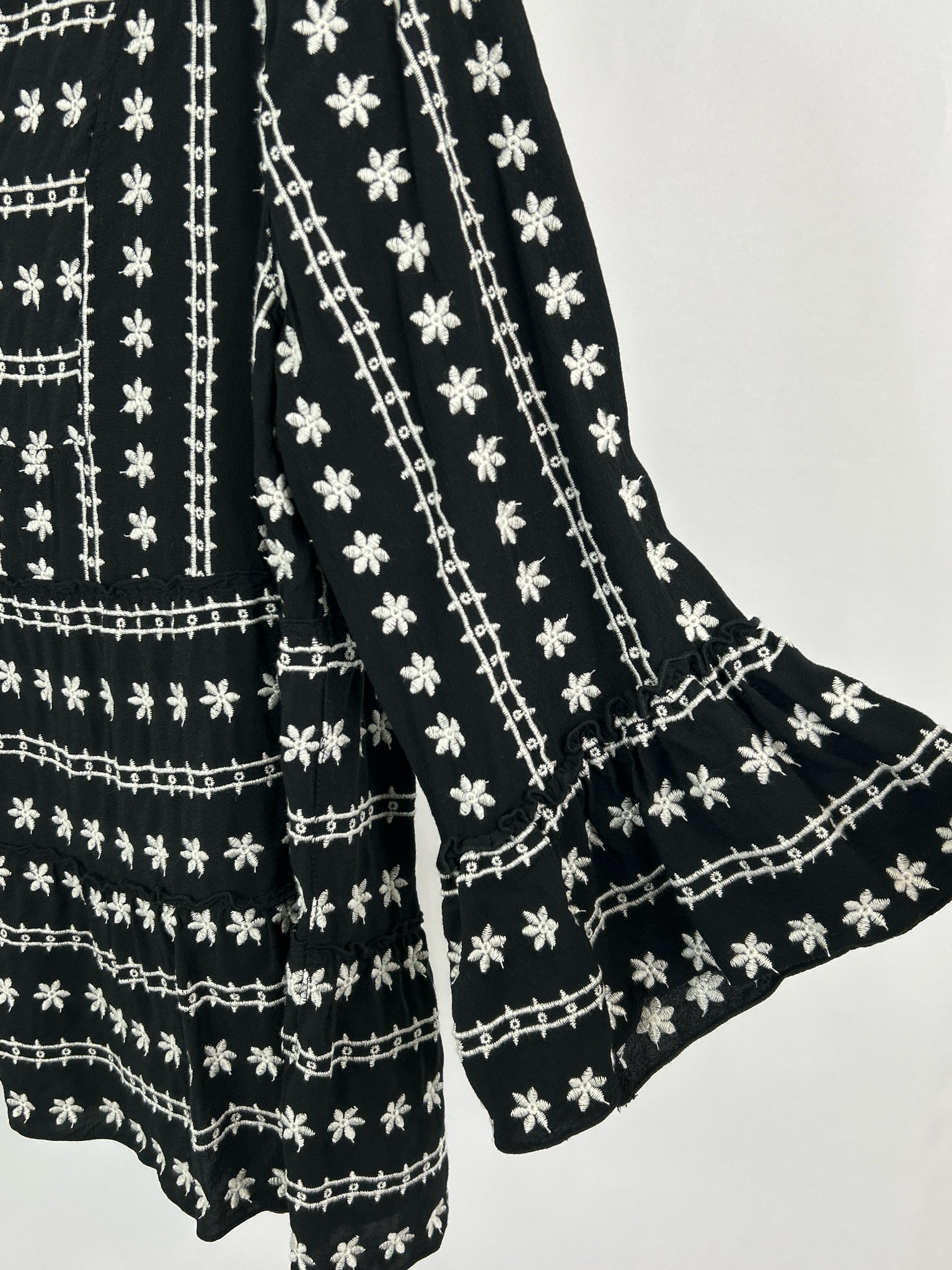 John Mark Size L Black & White Women Top