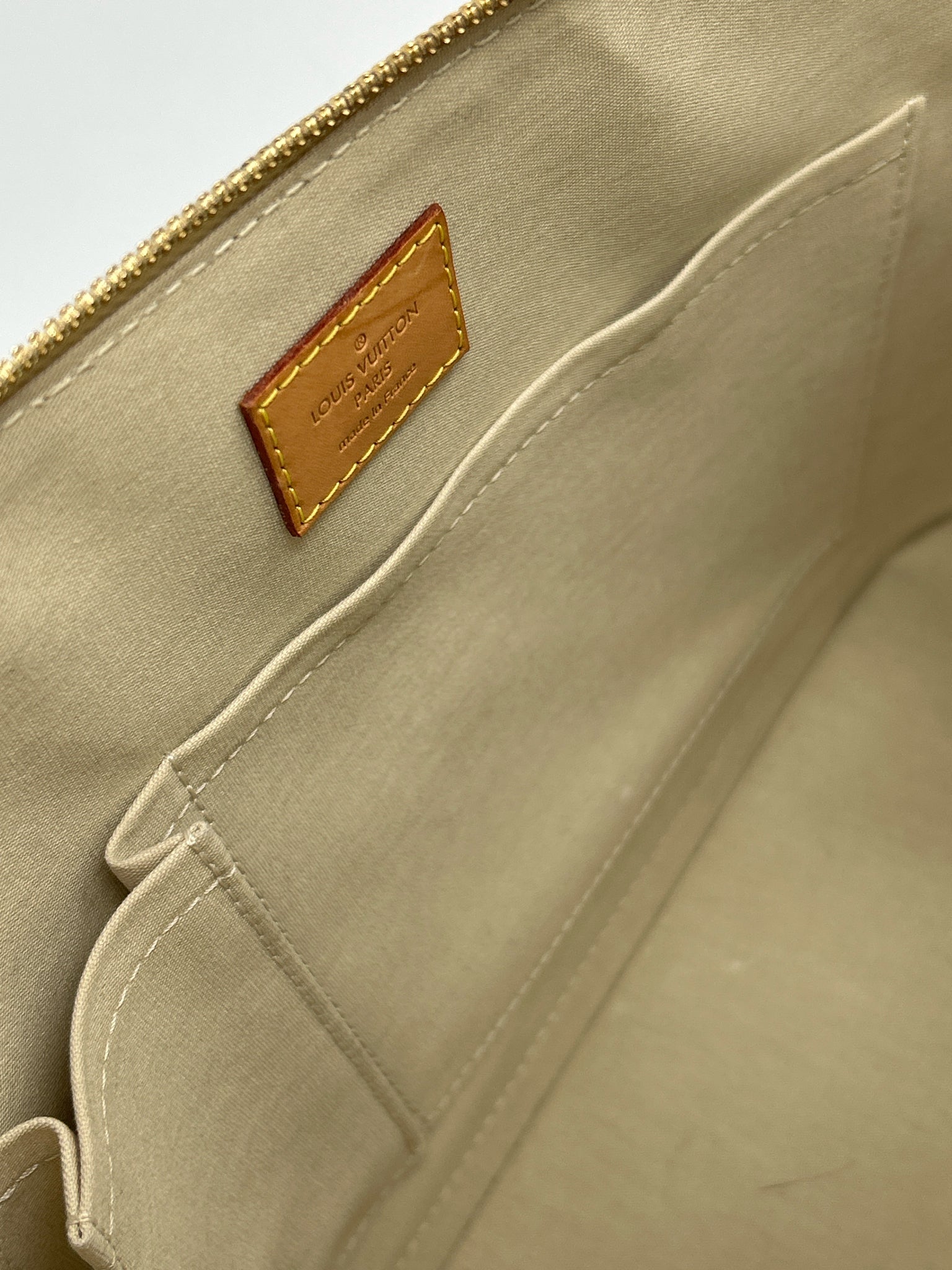 LOUIS VUITTON Black Women Purse