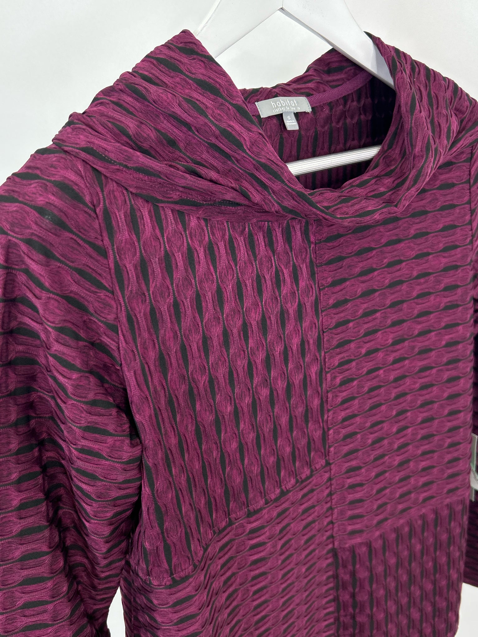 HABITAT Size S Plum & Black Women Top NWT