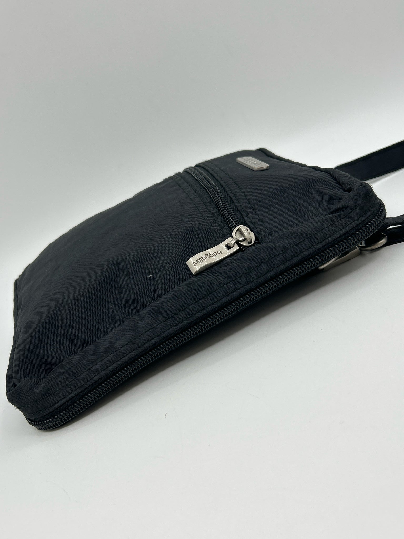 BAGGALLINI Black Women Purse