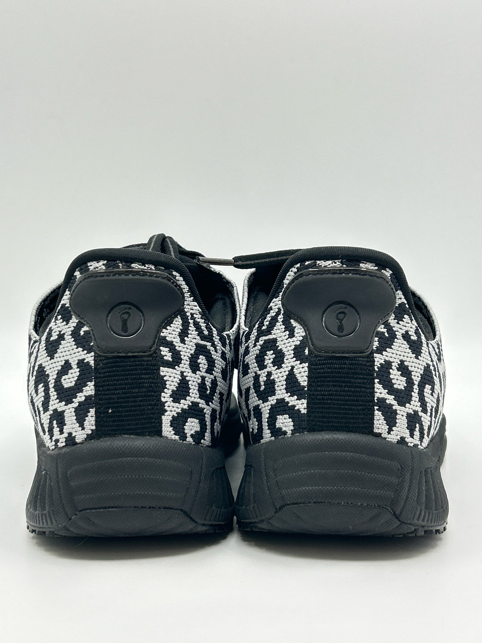 ORTHOFEET Size 9.5 GRAY AND BLACK Women Sneakers
