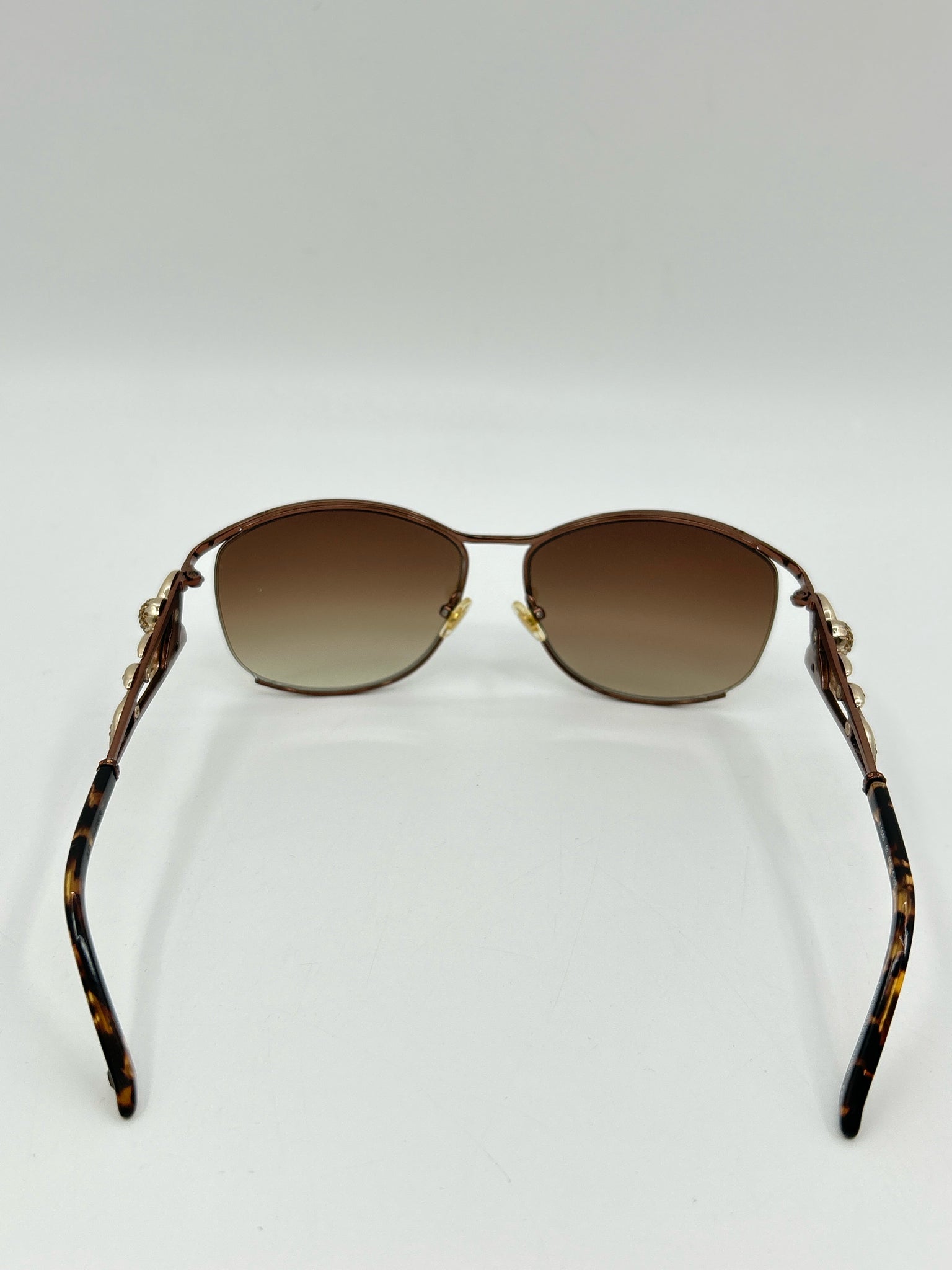 JUDITH LEIBER Brown Sunglasses