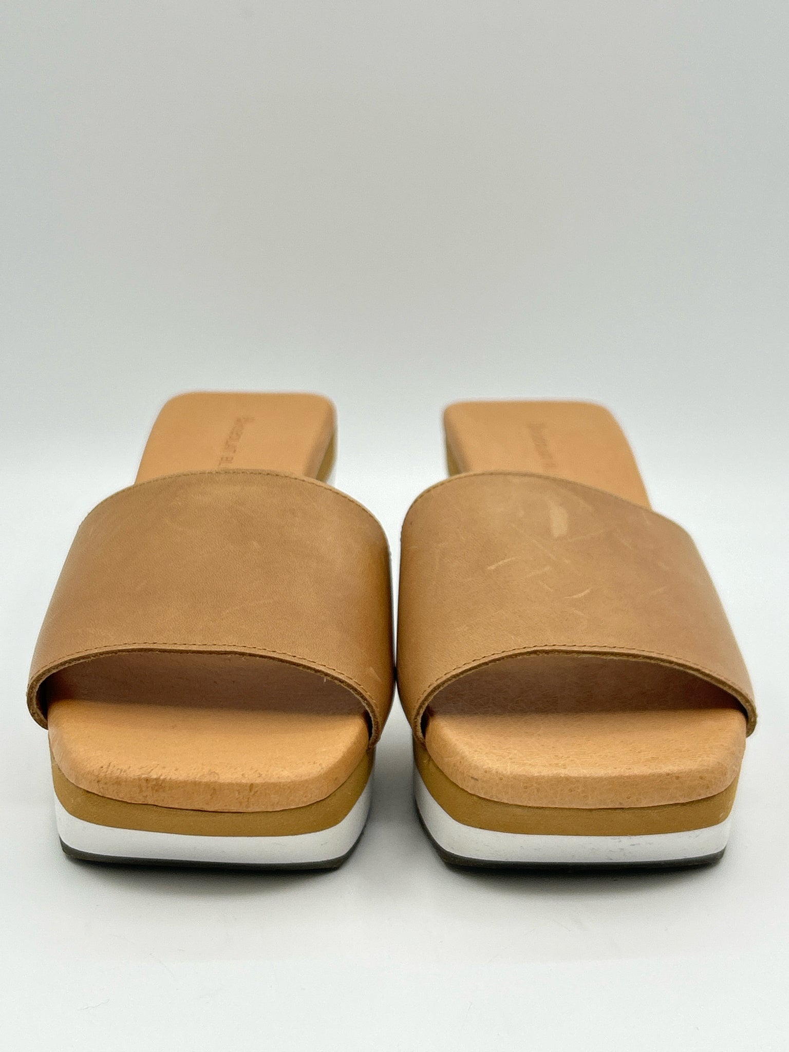 CHOCOLAT BLU Size 39/8 Beige Women Sandal