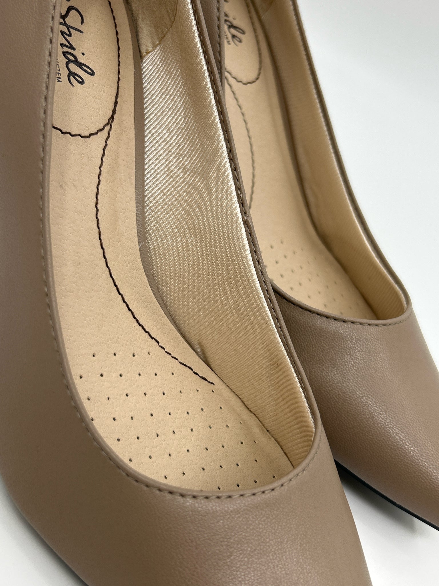 LIFE STRIDE Size 8.5M Taupe Women Pumps NIB