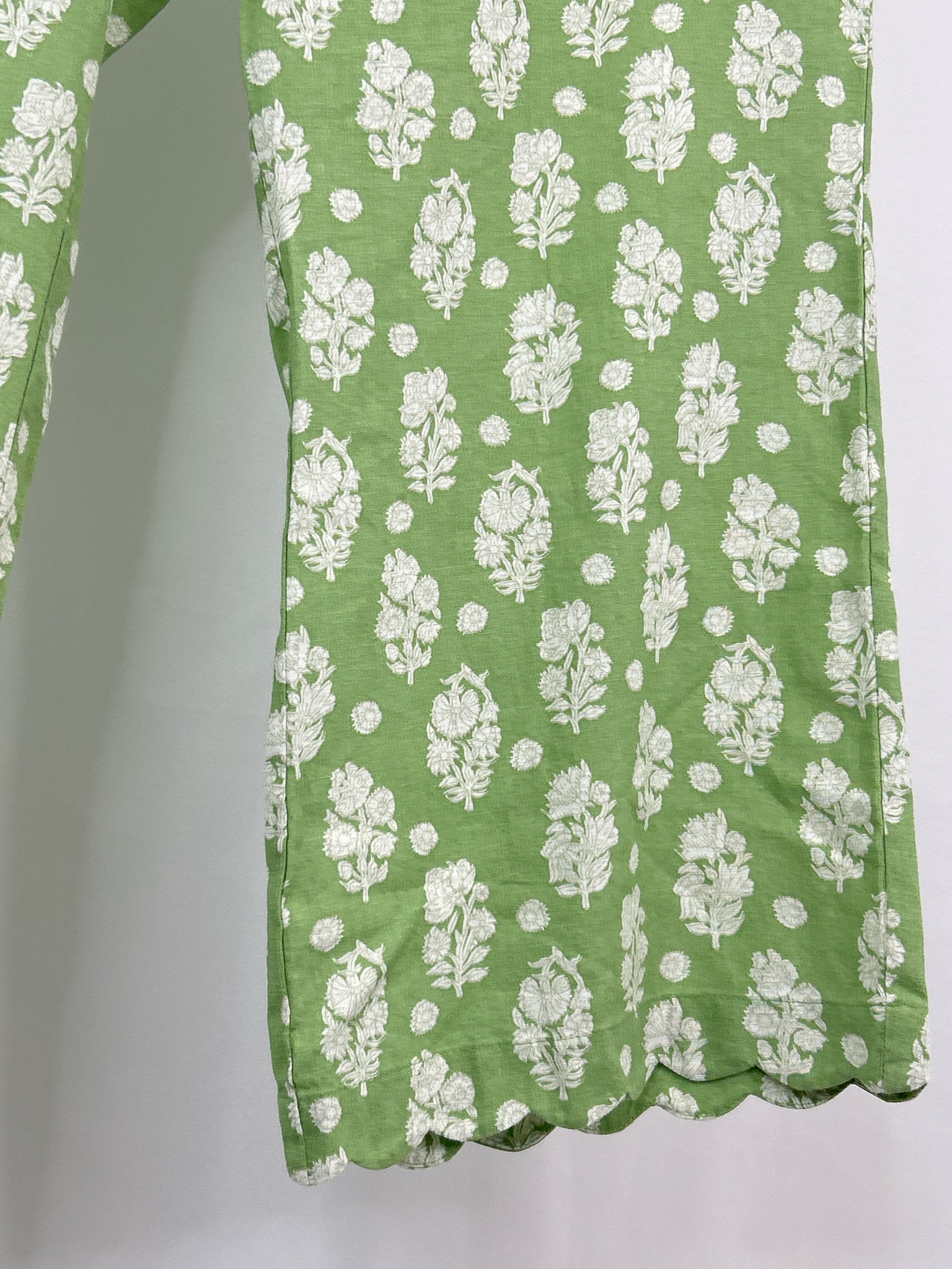 CROWN & IVY Size 16 Green Floral Women Pants