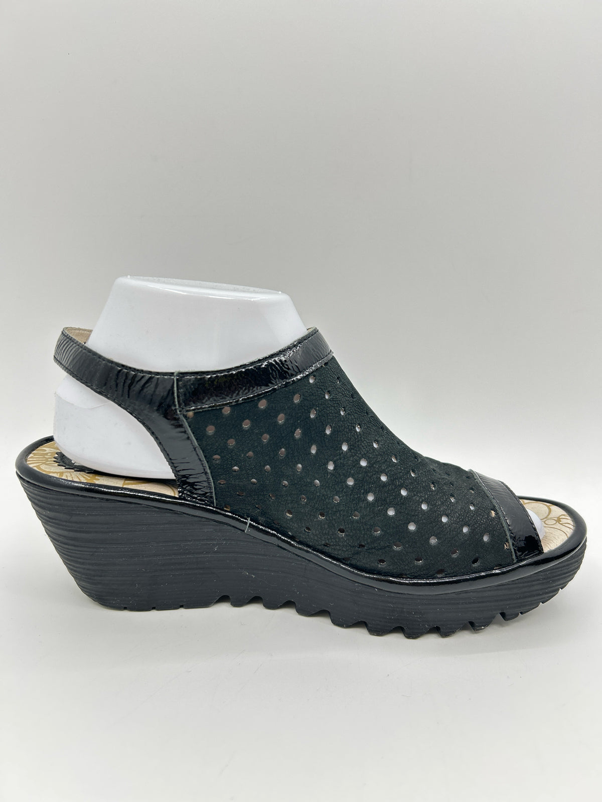 FLY LONDON Size 39 Black Women Sandal