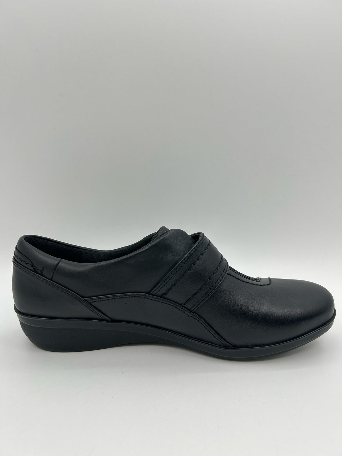 CLARKS COLLECTION NWOB Size 7 Black Women Shoes