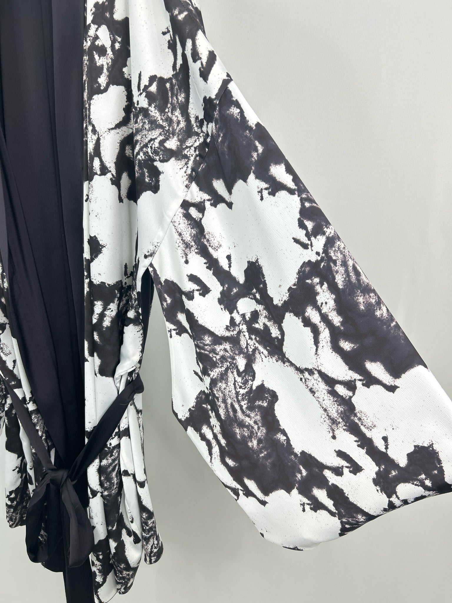 UNIVERSAL STANDARD Size L Black Women Kimono