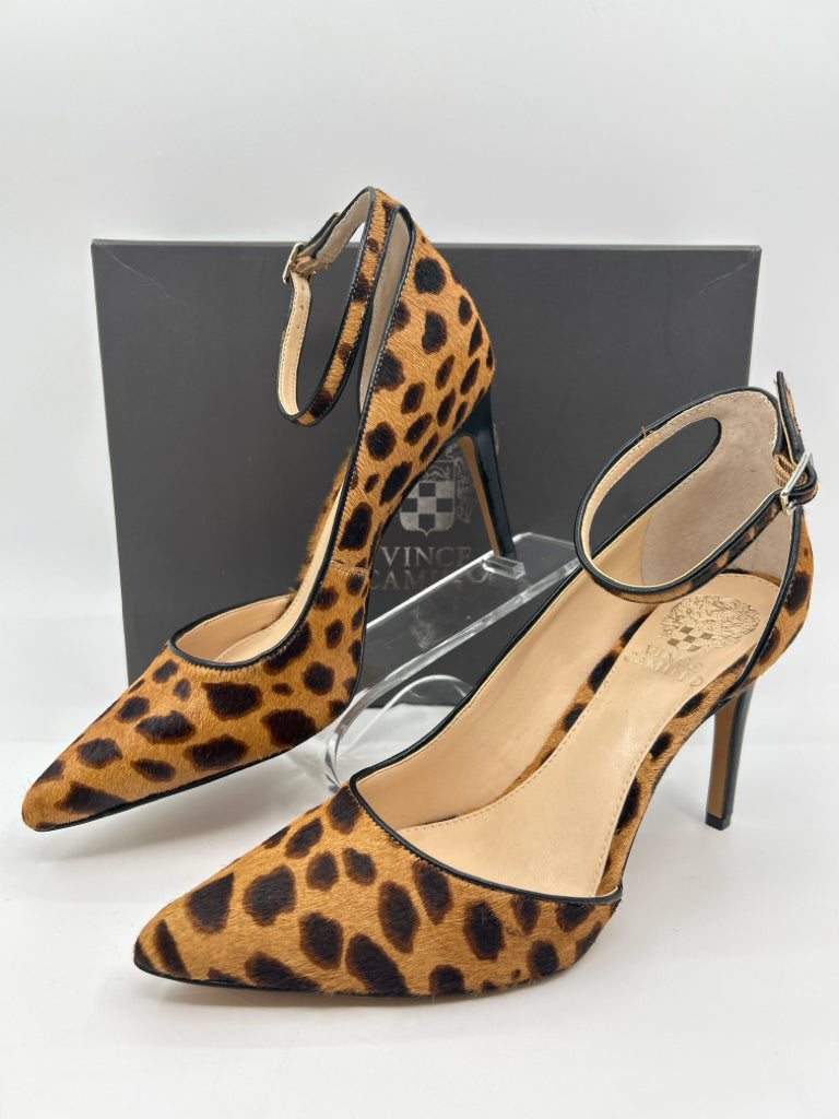 VINCE CAMUTO Size 8.5 Natural & Black Pumps