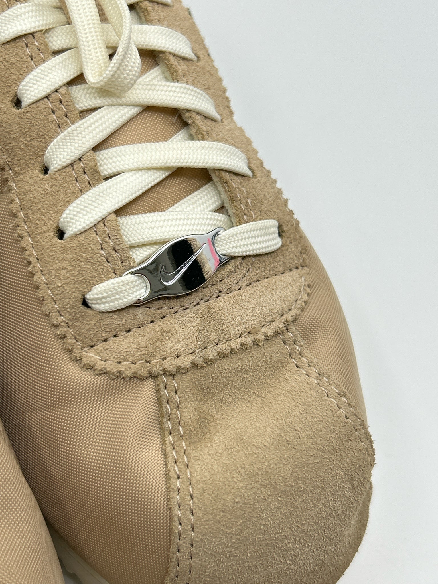 NIKE Size 8.5 BEIGE AND BLACK Women Sneakers