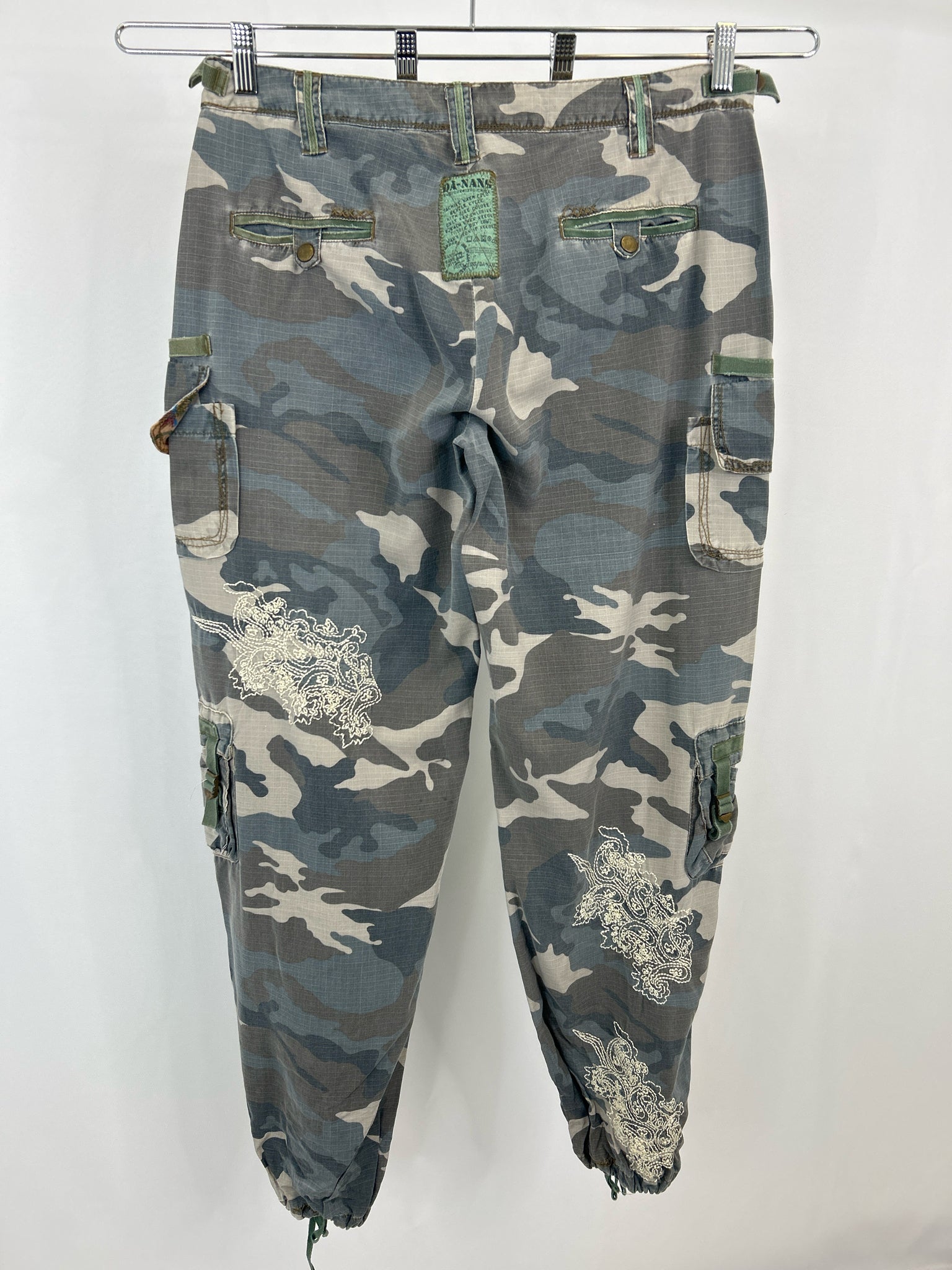 DA-NANG Size 34 CAMO Women Pants