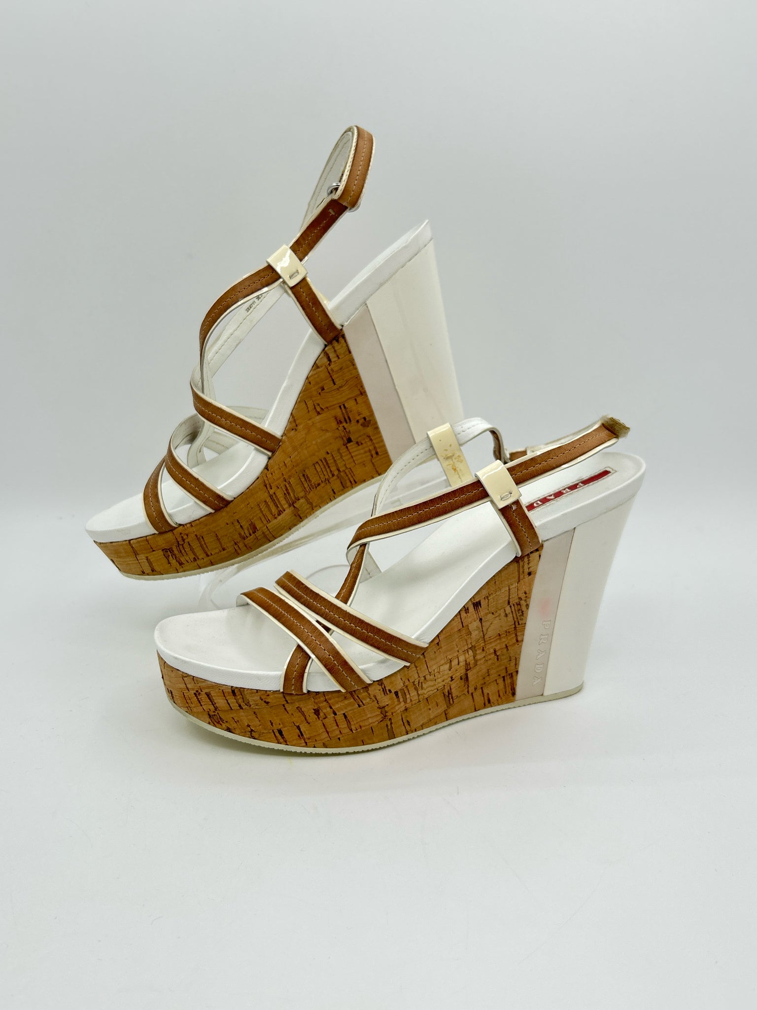 PRADA Size 38.5 TAN AND WHITE Women Sandal