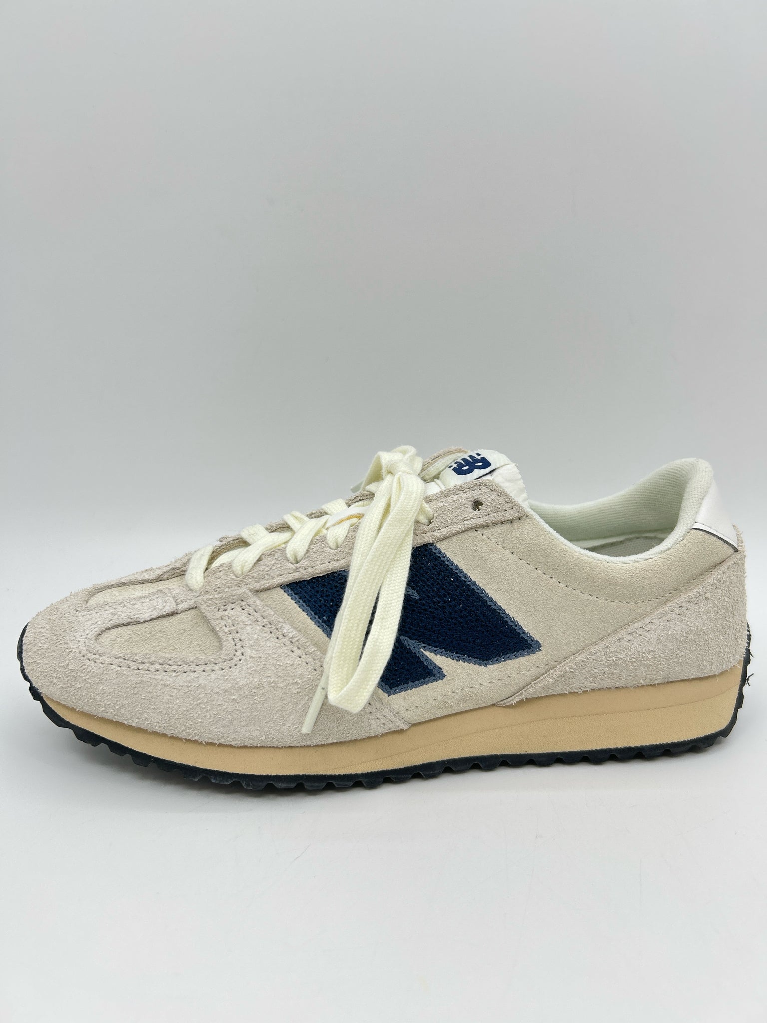 NEW BALANCE Size 9.5 Cream Print Women Sneakers