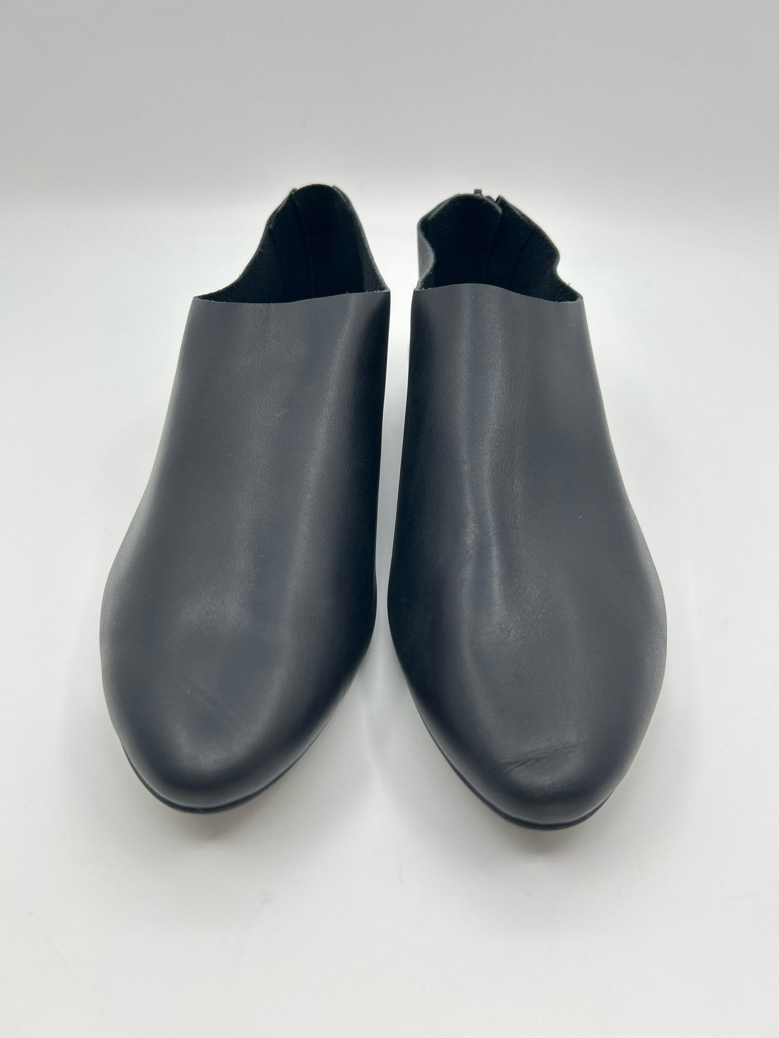 CHOCOLAT BLU Size 10 Black Women Loafer
