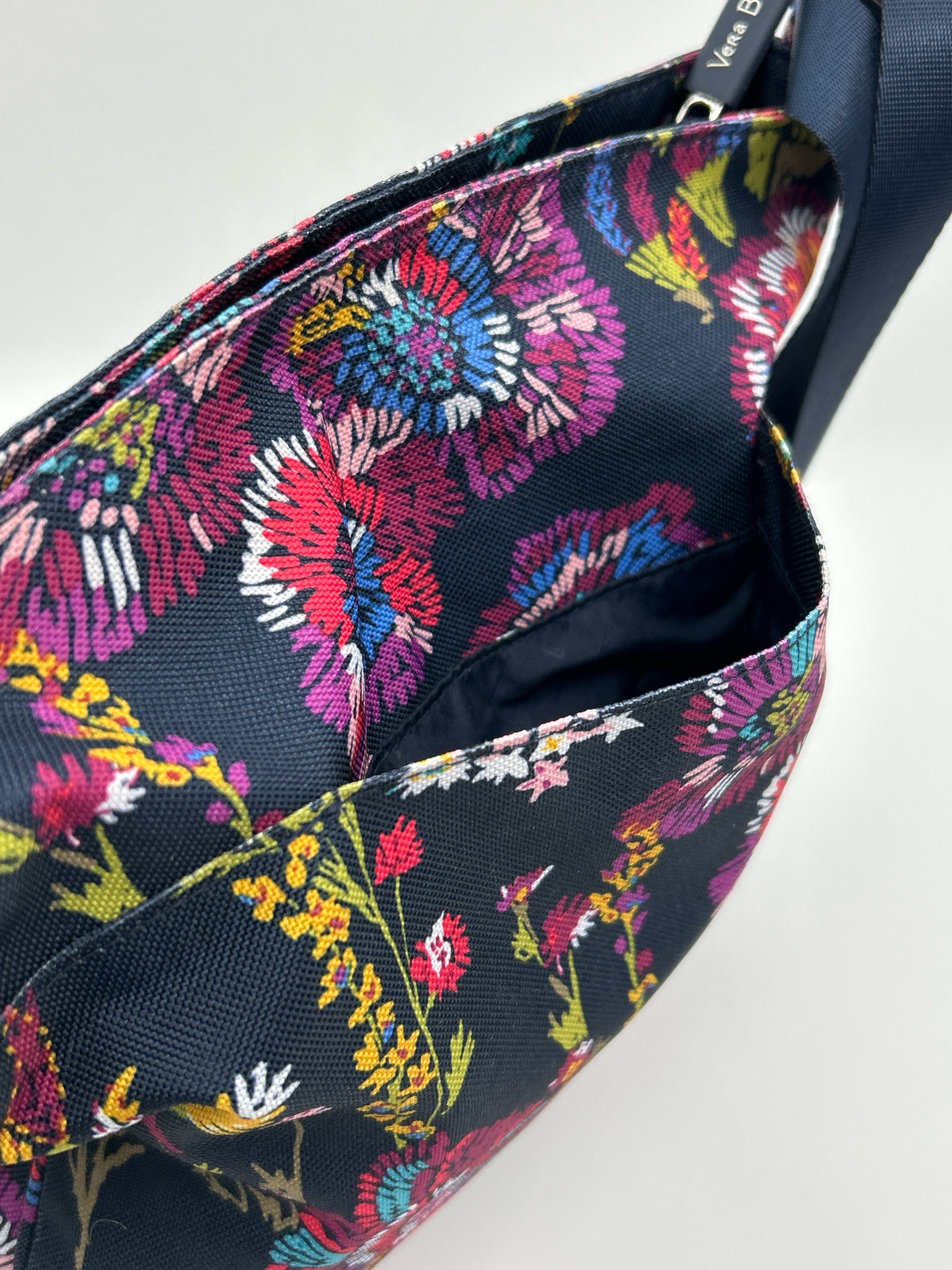 VERA BRADLEY NAVY FLORAL Women Purse