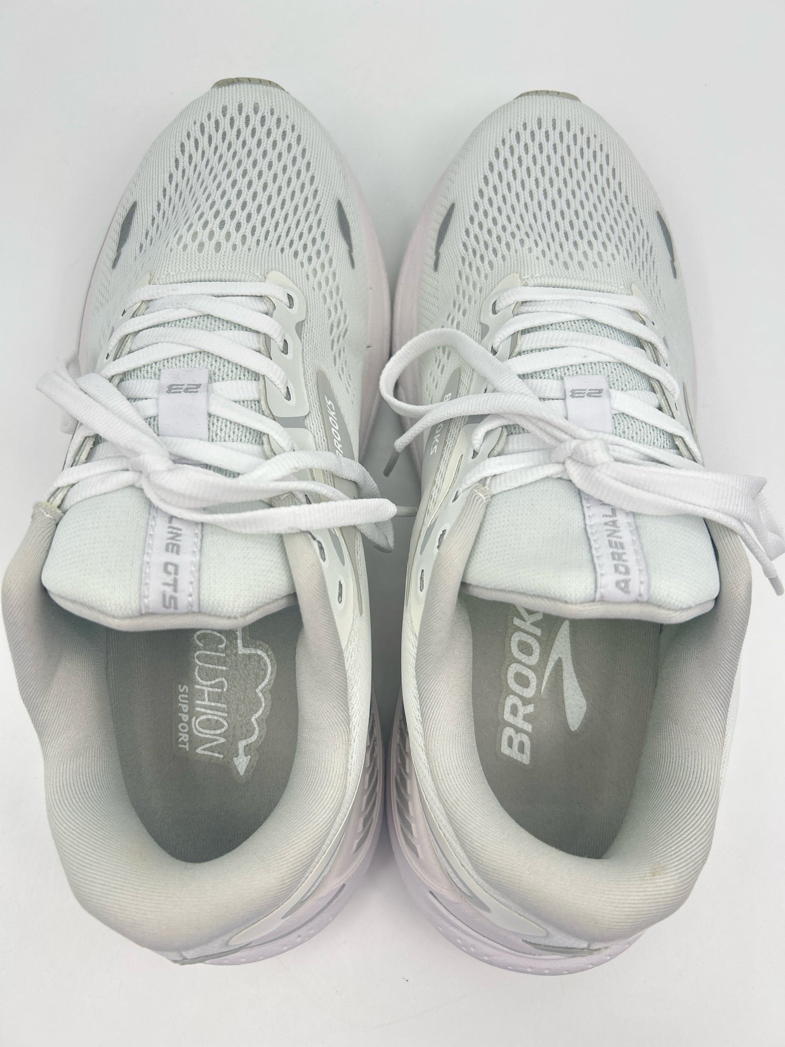 BROOKS Size 8 White Women Sneakers