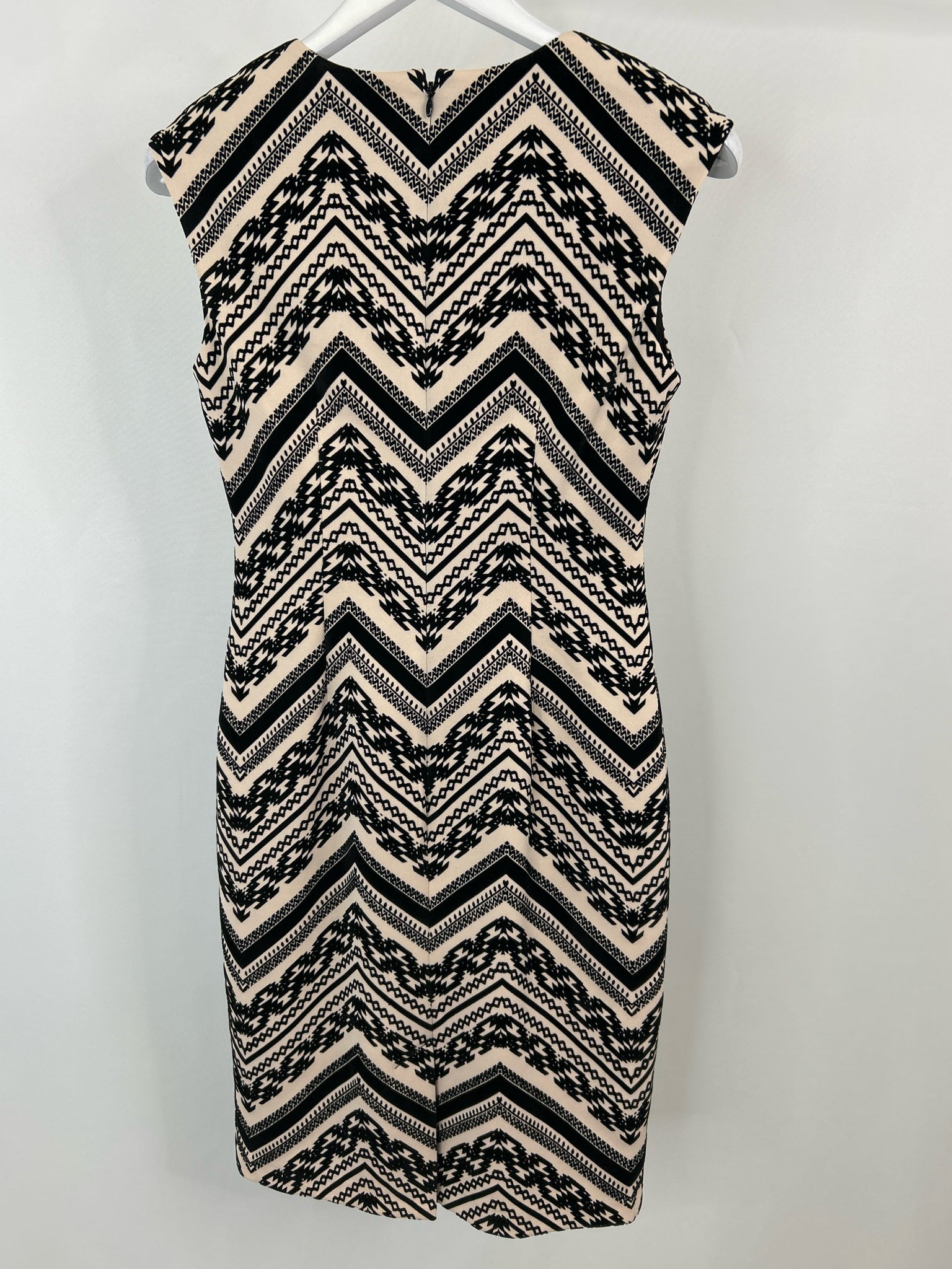 VINCE CAMUTO Size 2 BEIGE AND BLACK Women Dress