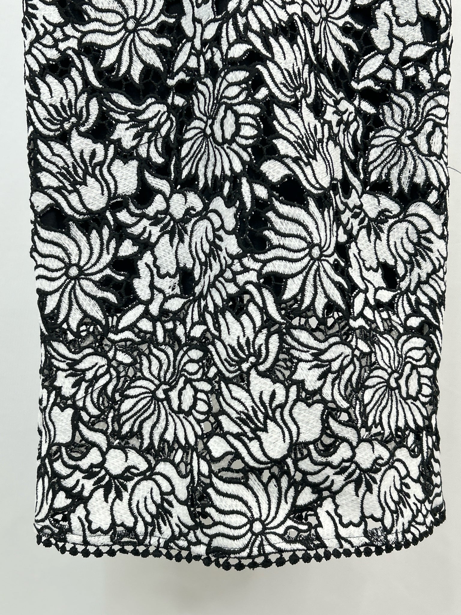 ROMEO + JULIET Size S Black Floral Women Dress NWT