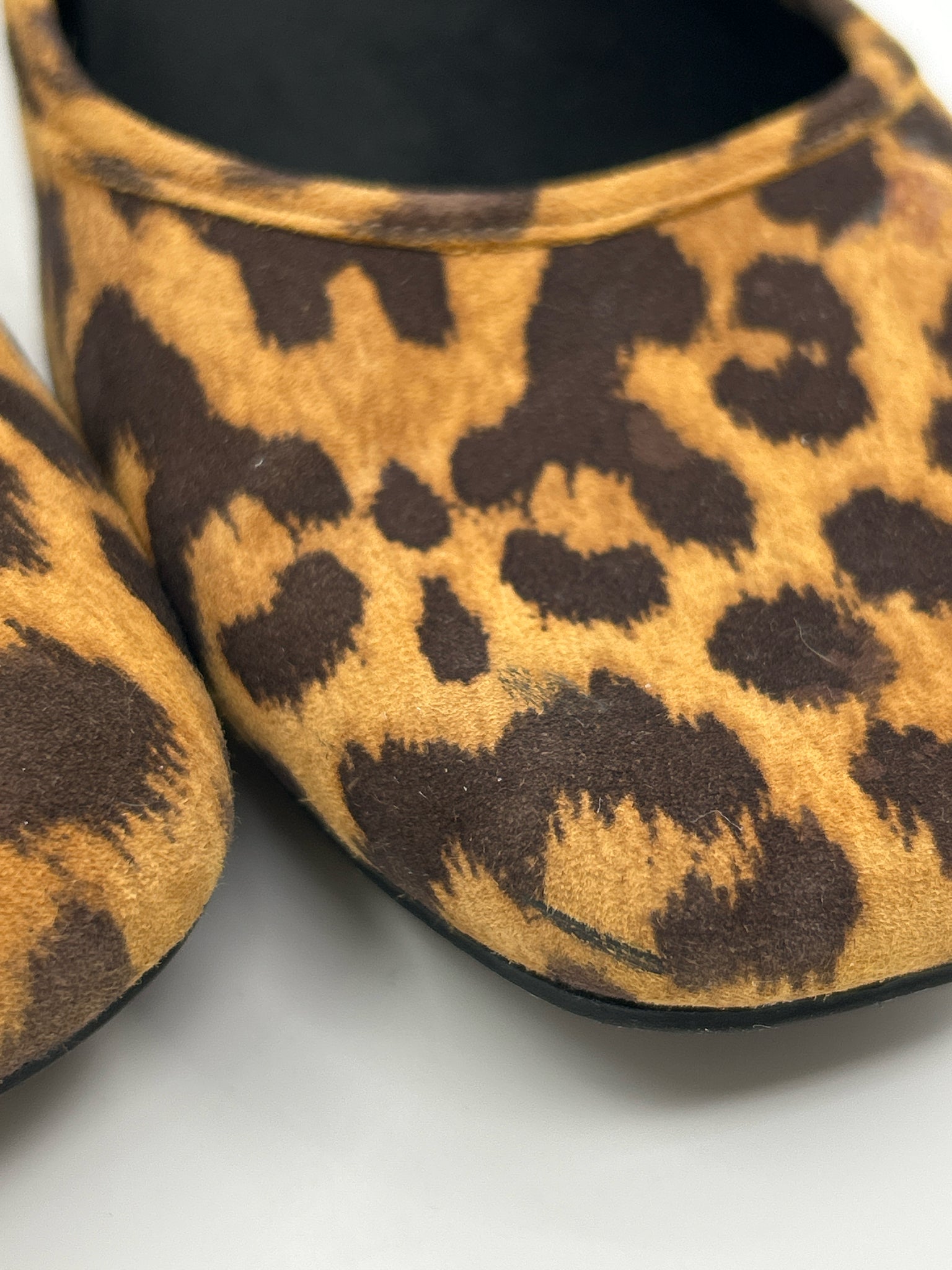 VIONIC Size 8 Animal Print Women Flats
