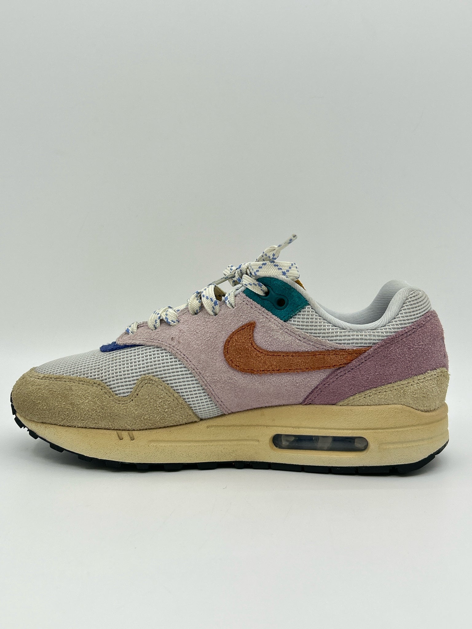 NIKE Size 8 Multi-Color Women Sneakers