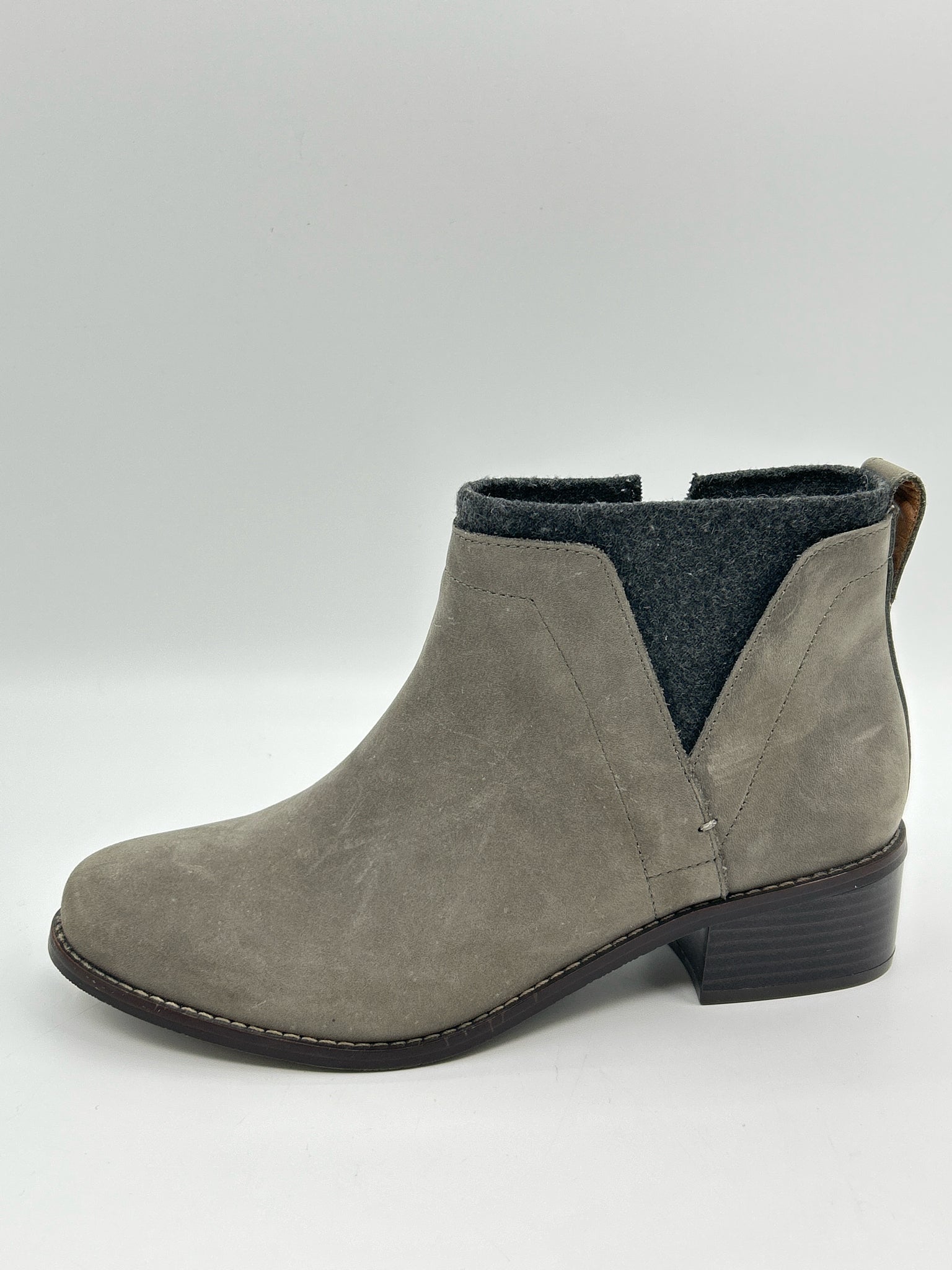 VIONIC Size 7 Grey Women Booties