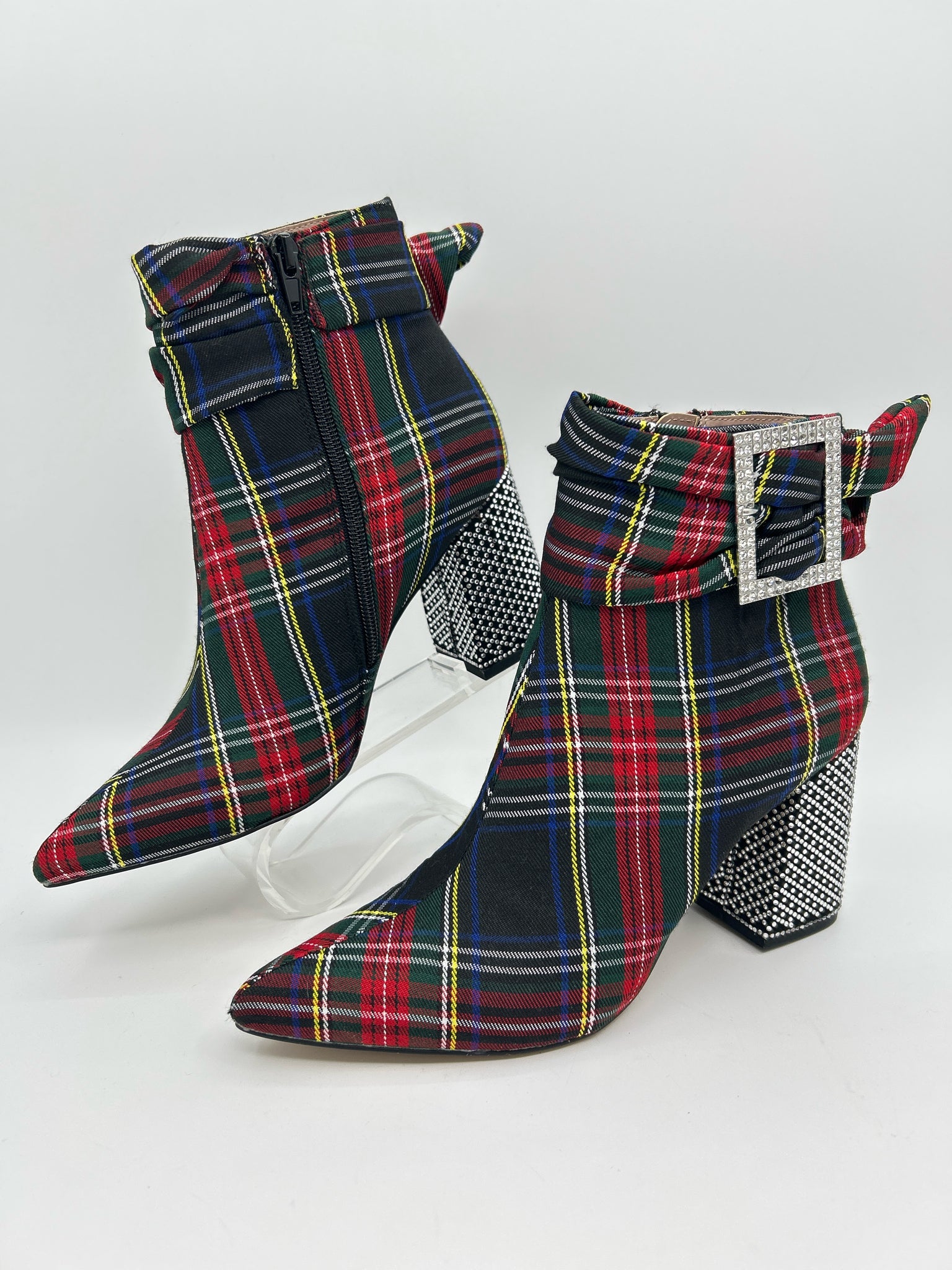 BETSEY JOHNSON Size 8M Navy plaid Women Booties