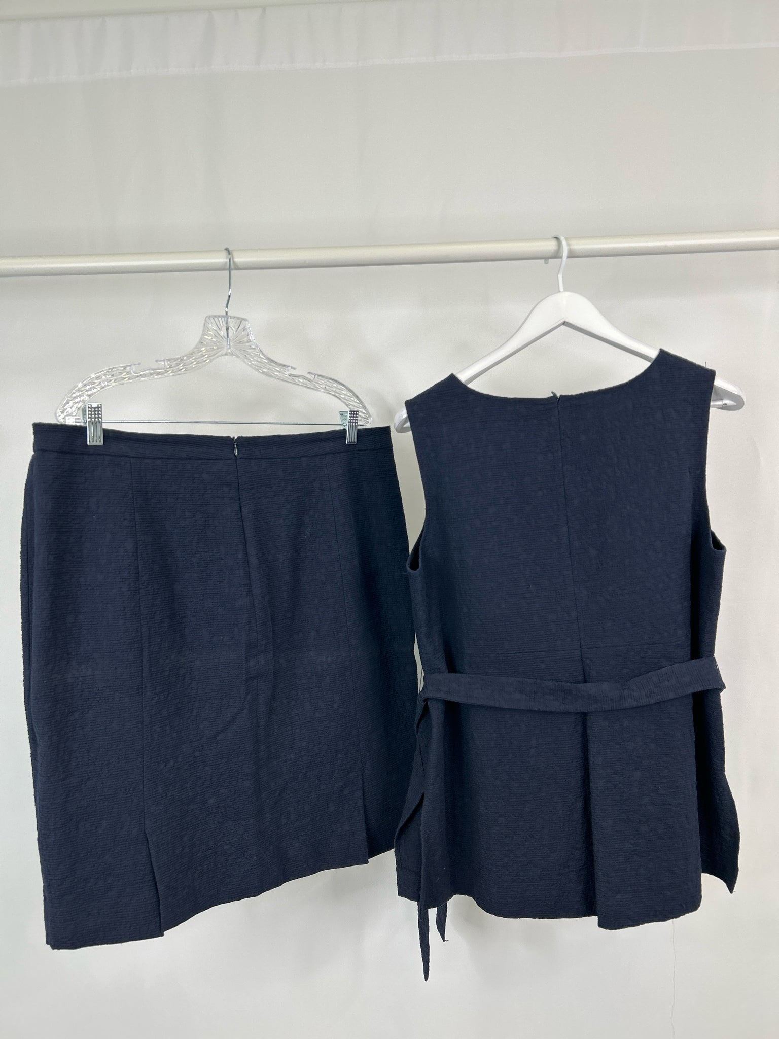 M.M. Lafleur Size XXXL Navy Women 2-Piece w/skirt