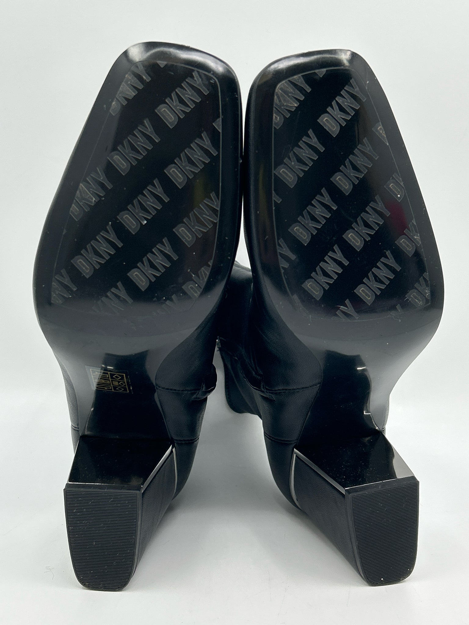 DKNY Size 8.5M Black Women Booties