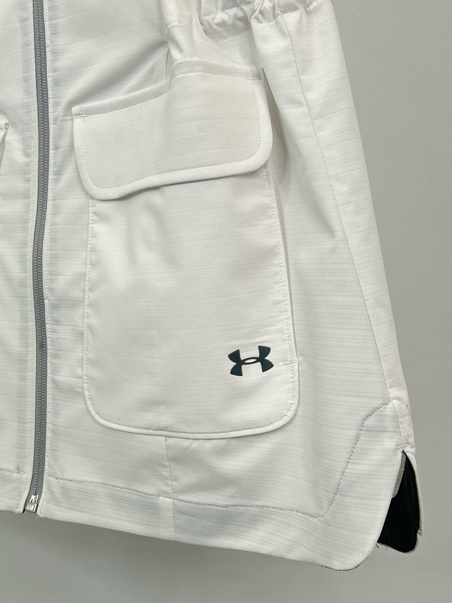 UNDER ARMOUR Size M White Women Vest