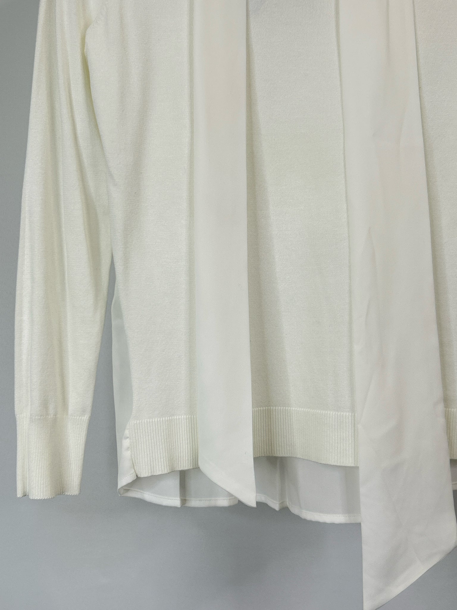 White House Black Market Size M ecru Women Sweater