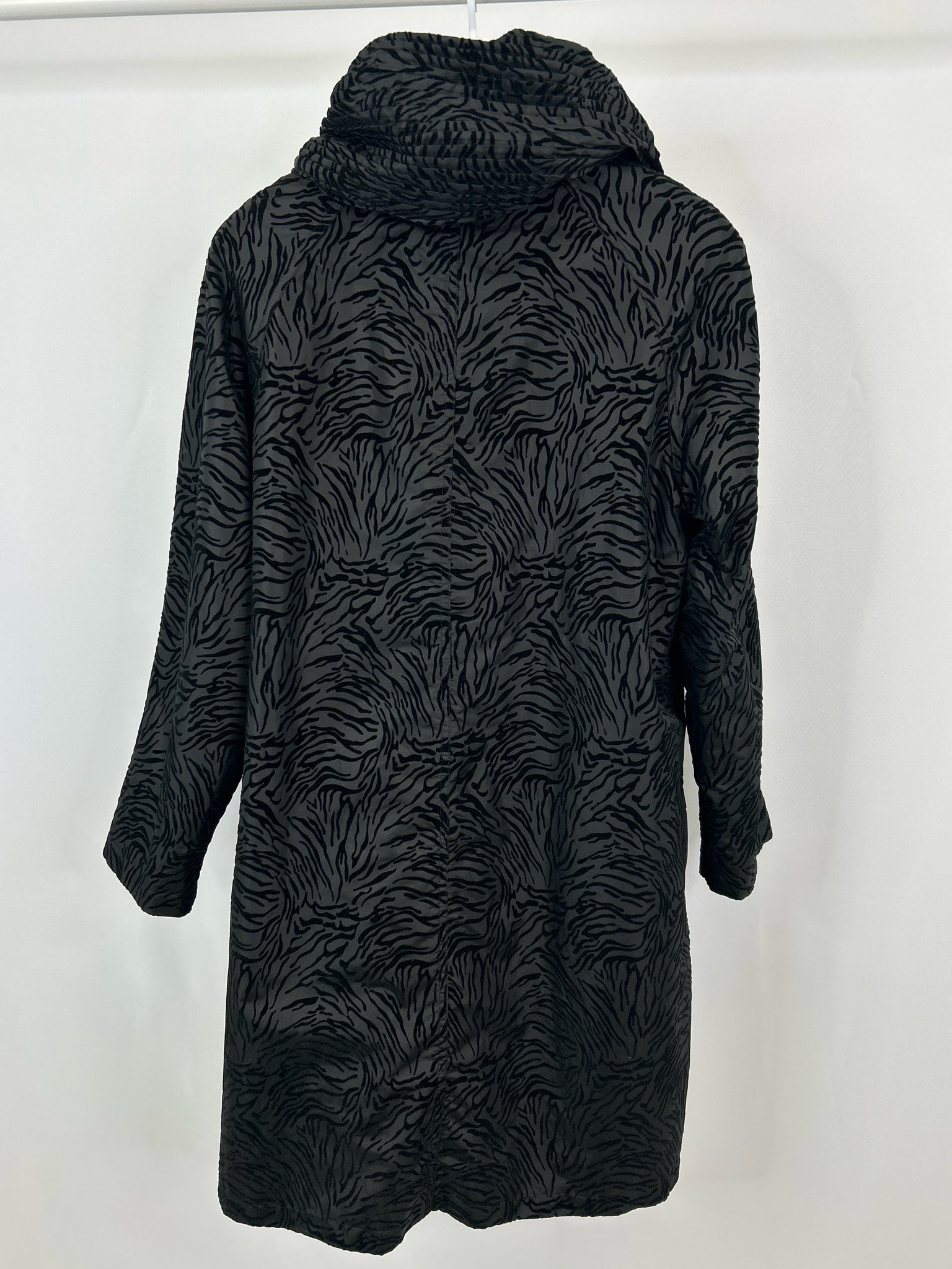 GALLERY Size M Black Women Coat