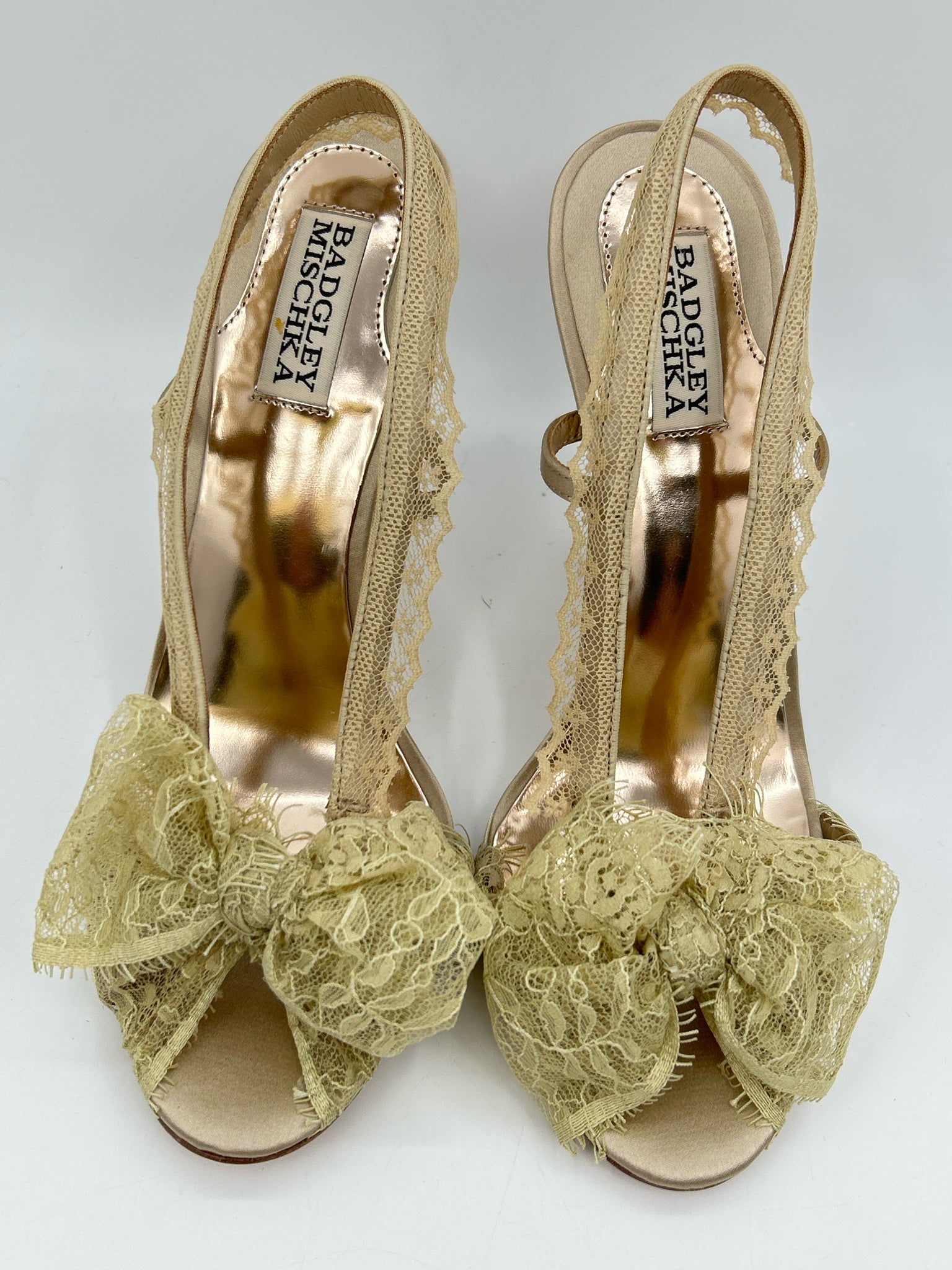 BADGLEY MISCHKA Size 8M Cream Women Sandal