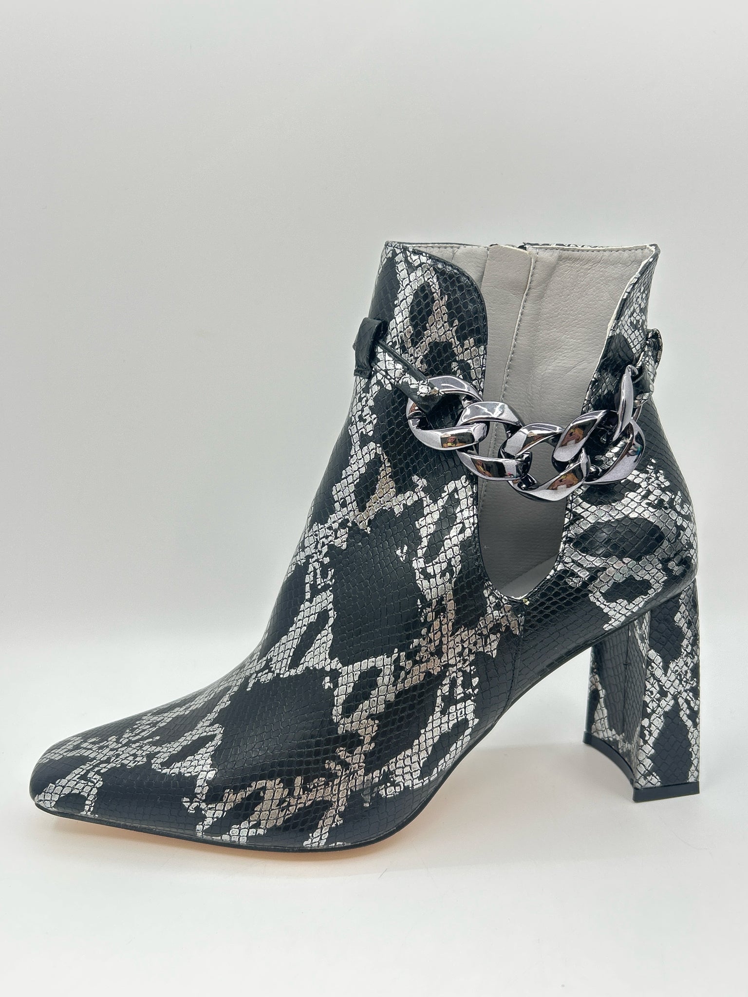 NINETY UNION NWOB Size 11B Black & Silver Women Booties