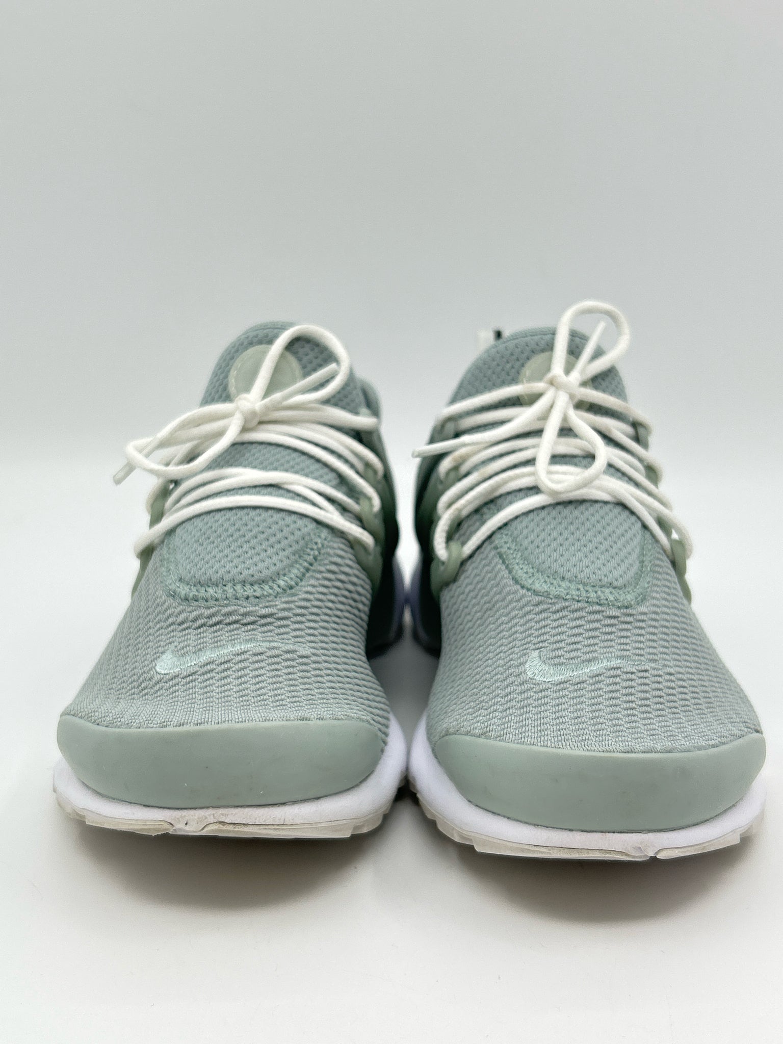 NIKE Size 6 Green Women Sneakers