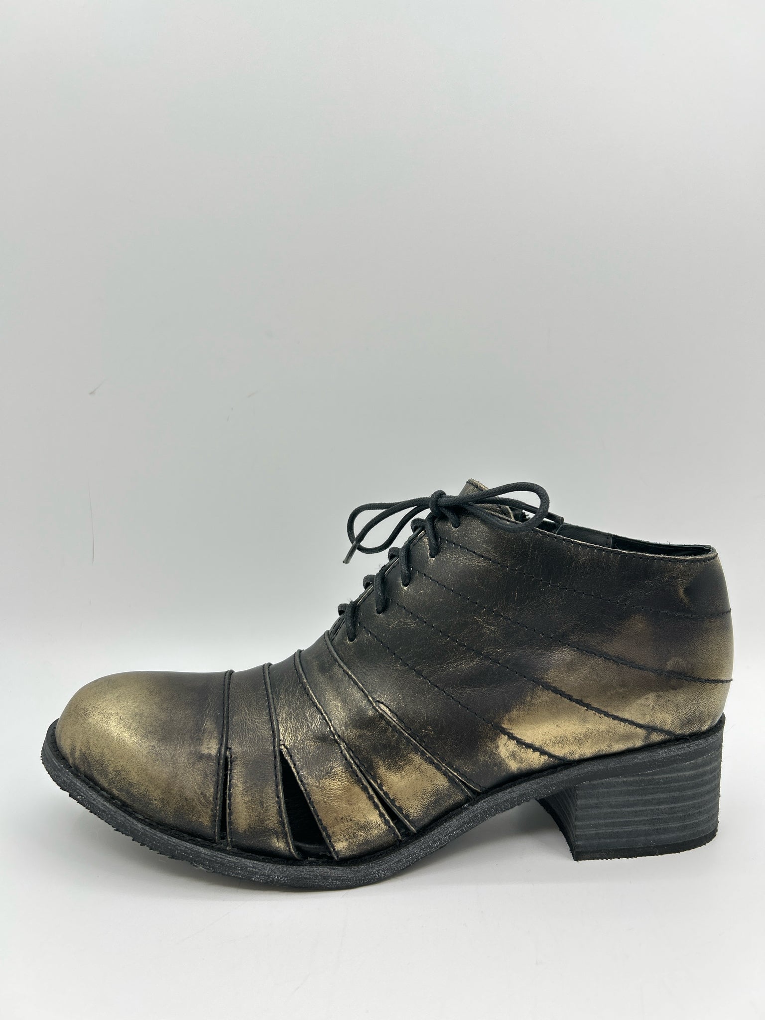 ANTELOPE Size 40 BLACK AND GOLD Women Booties