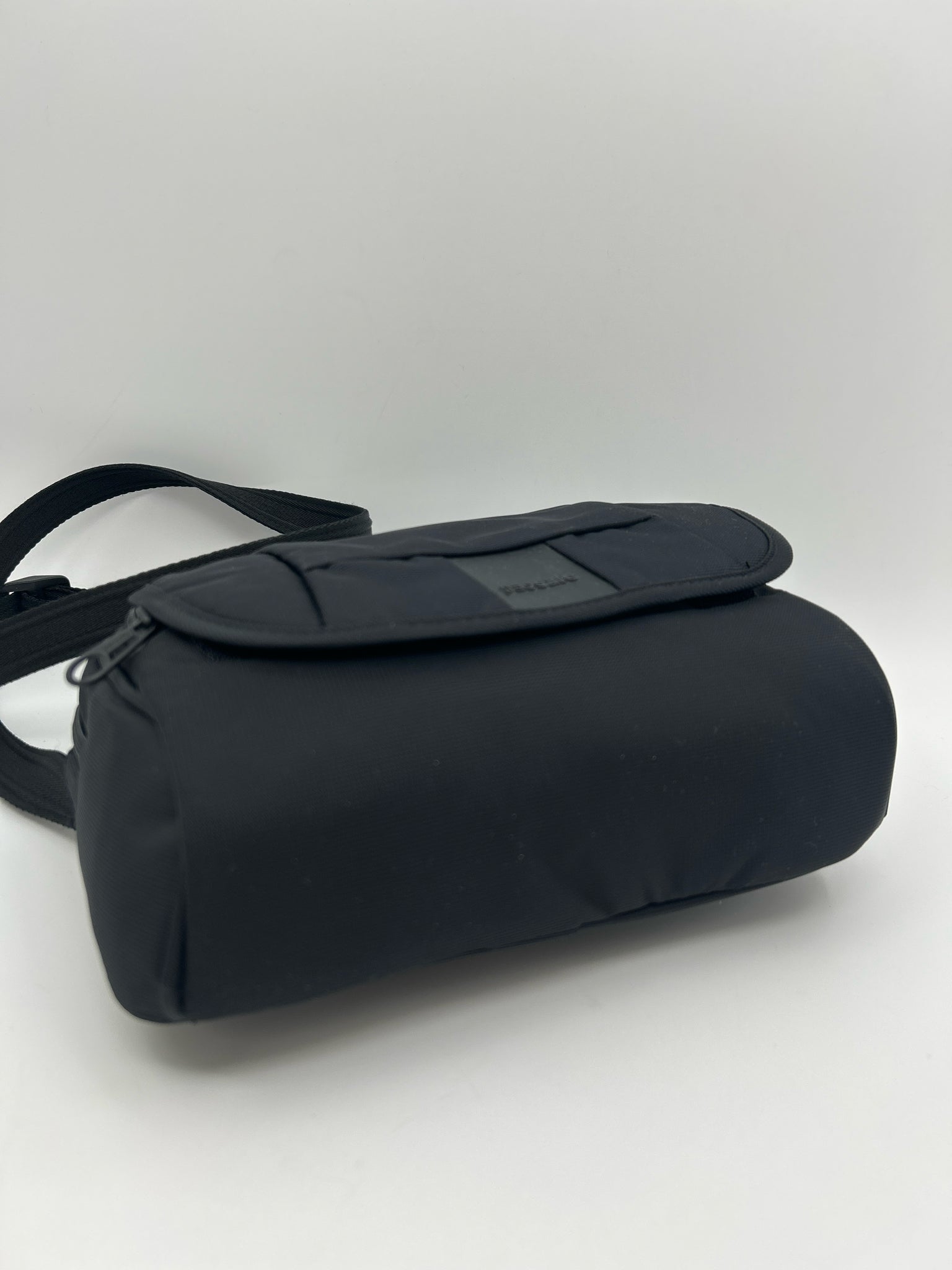 PAC SAFE Black Women Purse