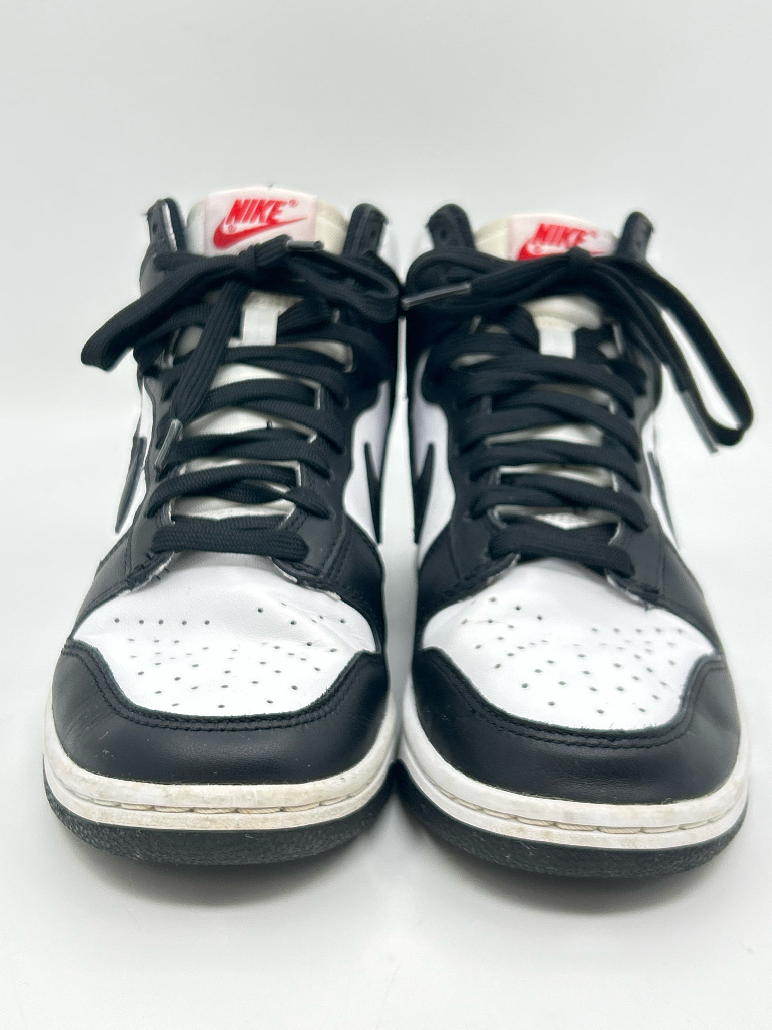 NIKE Size 7 Black & White Women Sneakers