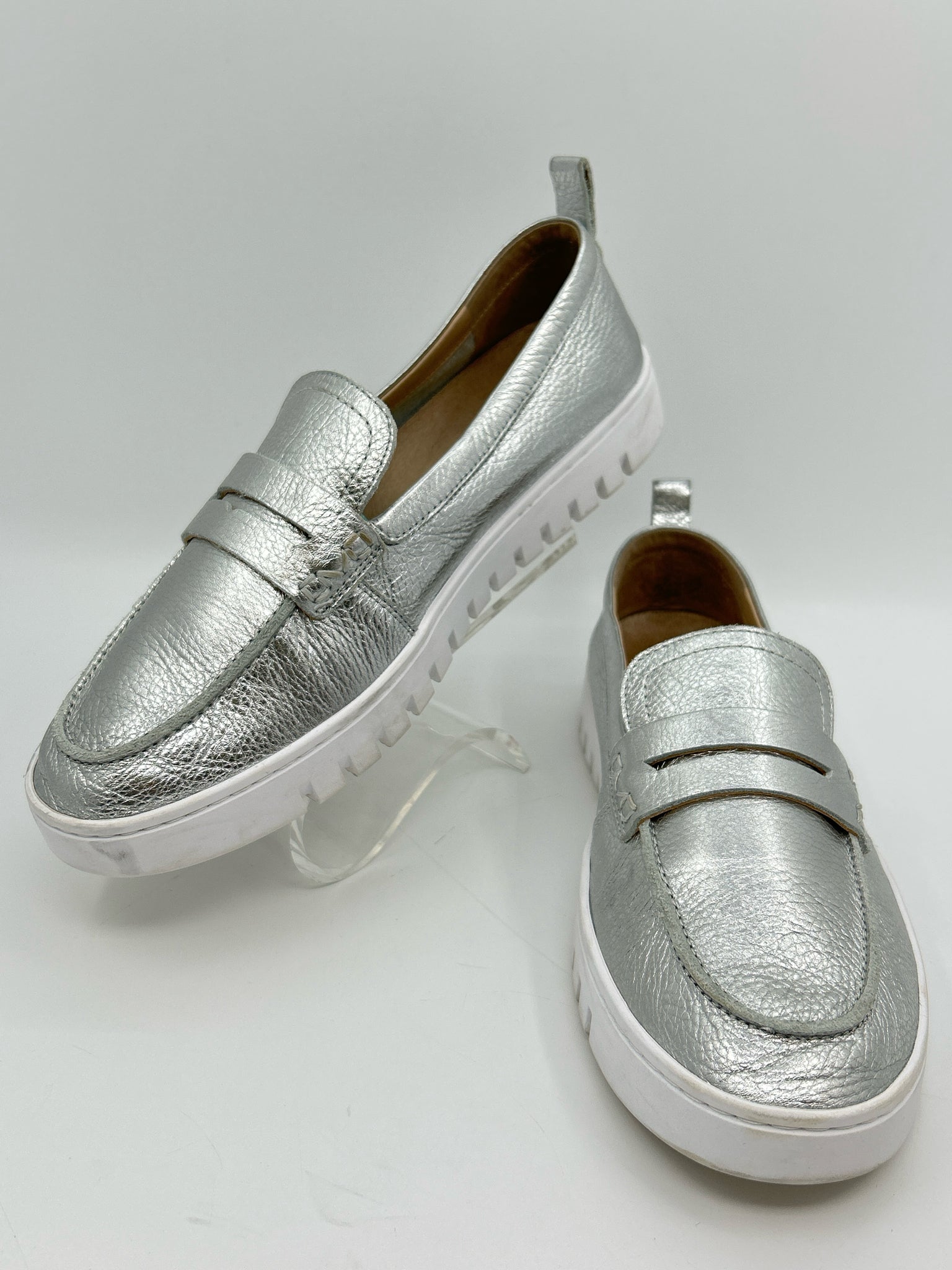 VIONIC Size 9.5 Silver Metallic Women Loafer