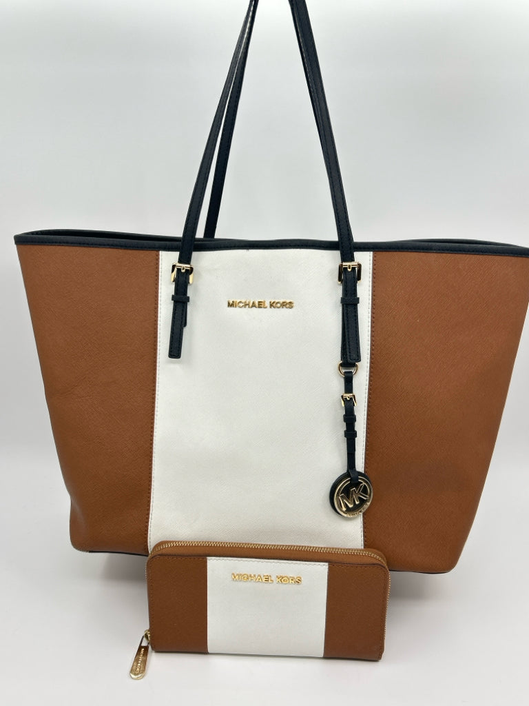 MICHAEL KORS TAN AND WHITE Tote + Wallet