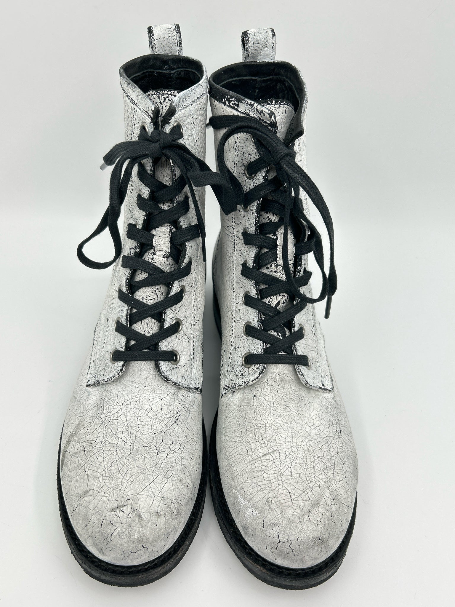 FRYE Size 8.5 White and black Women Boots
