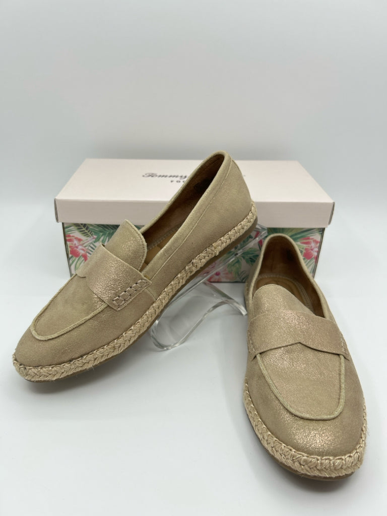 TOMMY BAHAMA Women Size 8.5M Gold Shoes