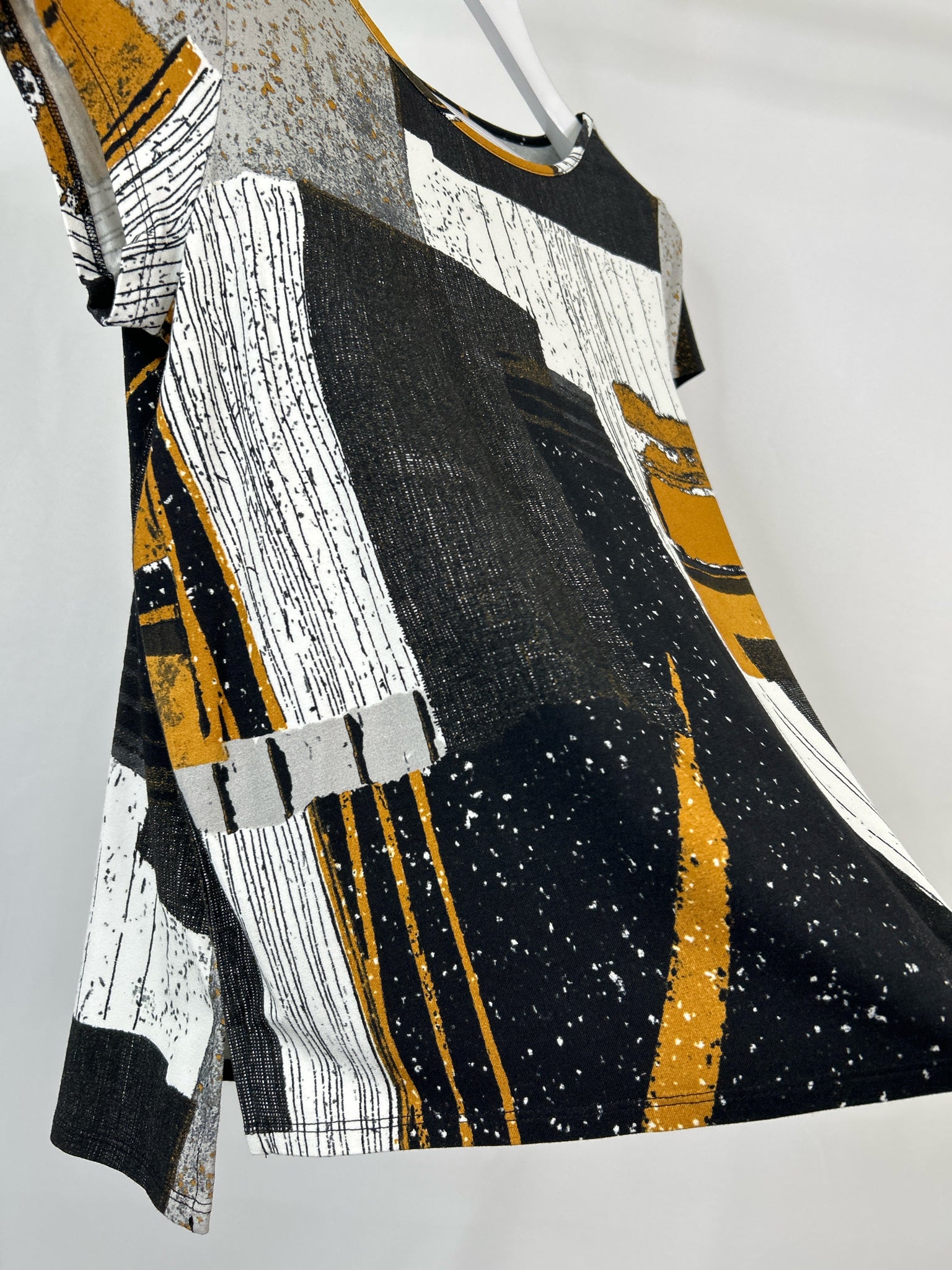 OLIVIA BY HABITAT CLOTHES Size S BLACK AND GOLD Women Top