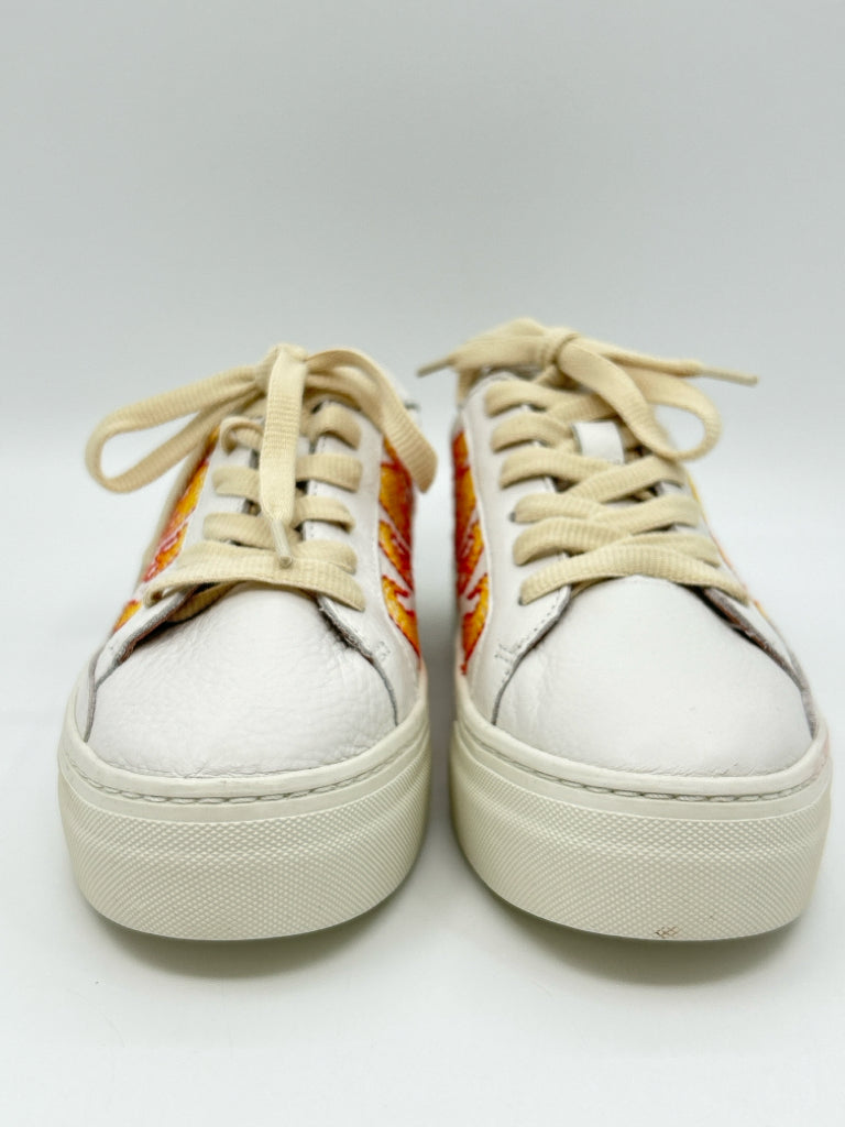 SOLUDOS Size 8 White Print Women's Sneakers