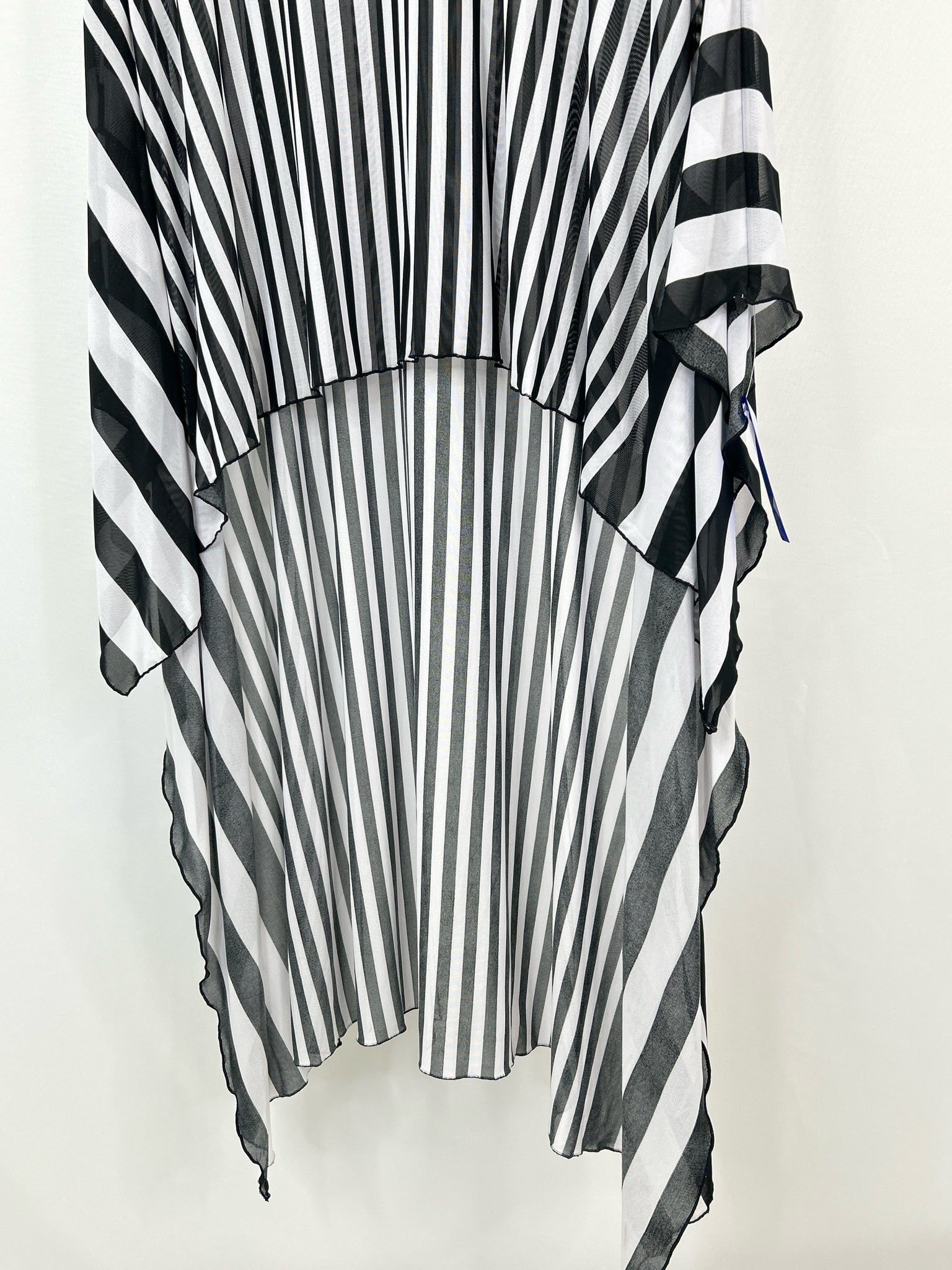 NYGARD Size One Size Black and White Women Top