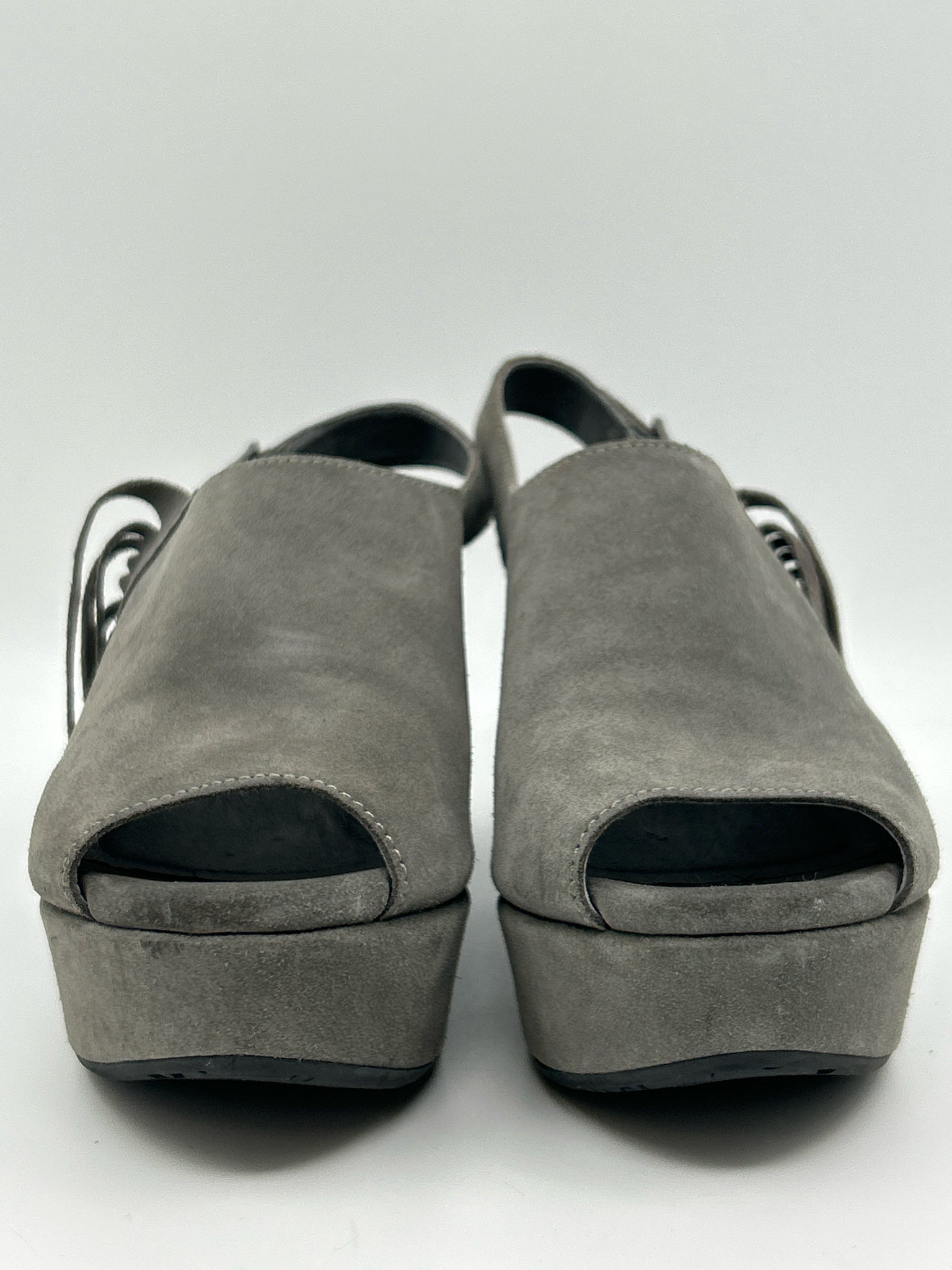 CHOCOLAT BLU Size 7.5 Grey Women Sandal