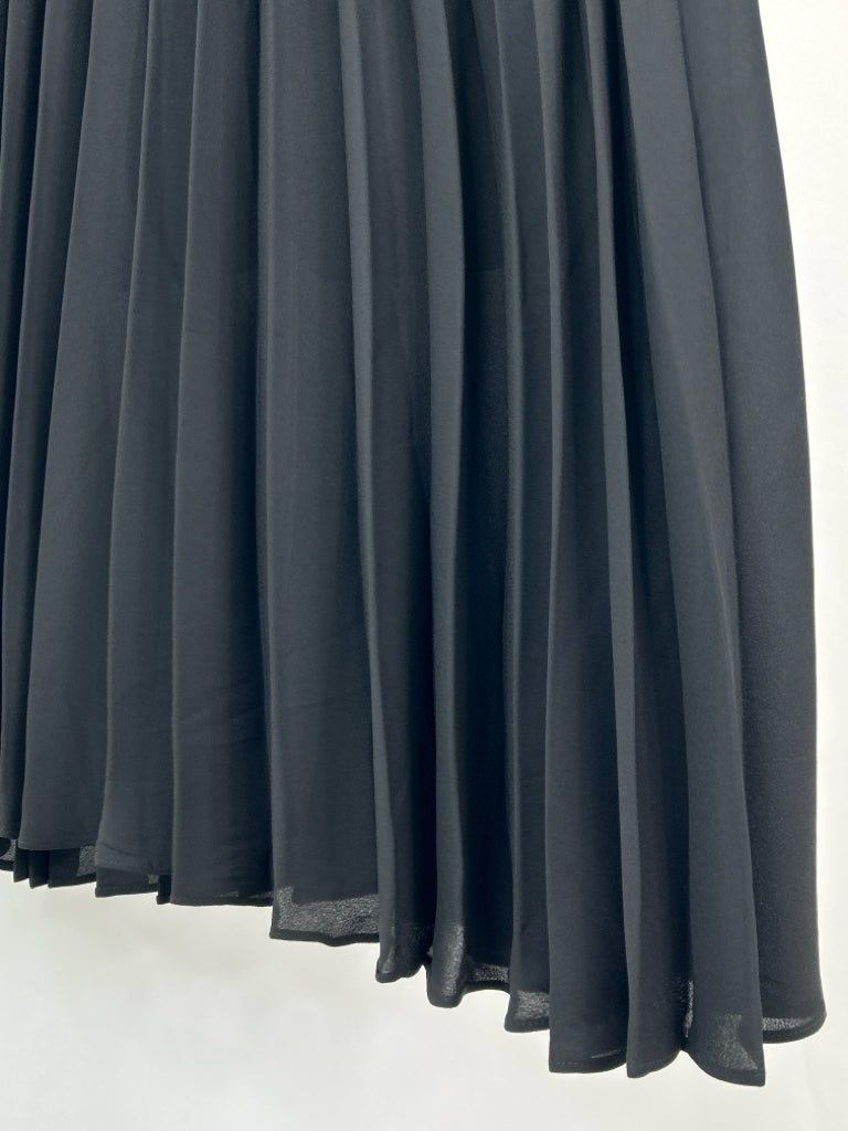 MAX STUDIO Women Size M Black Skirt