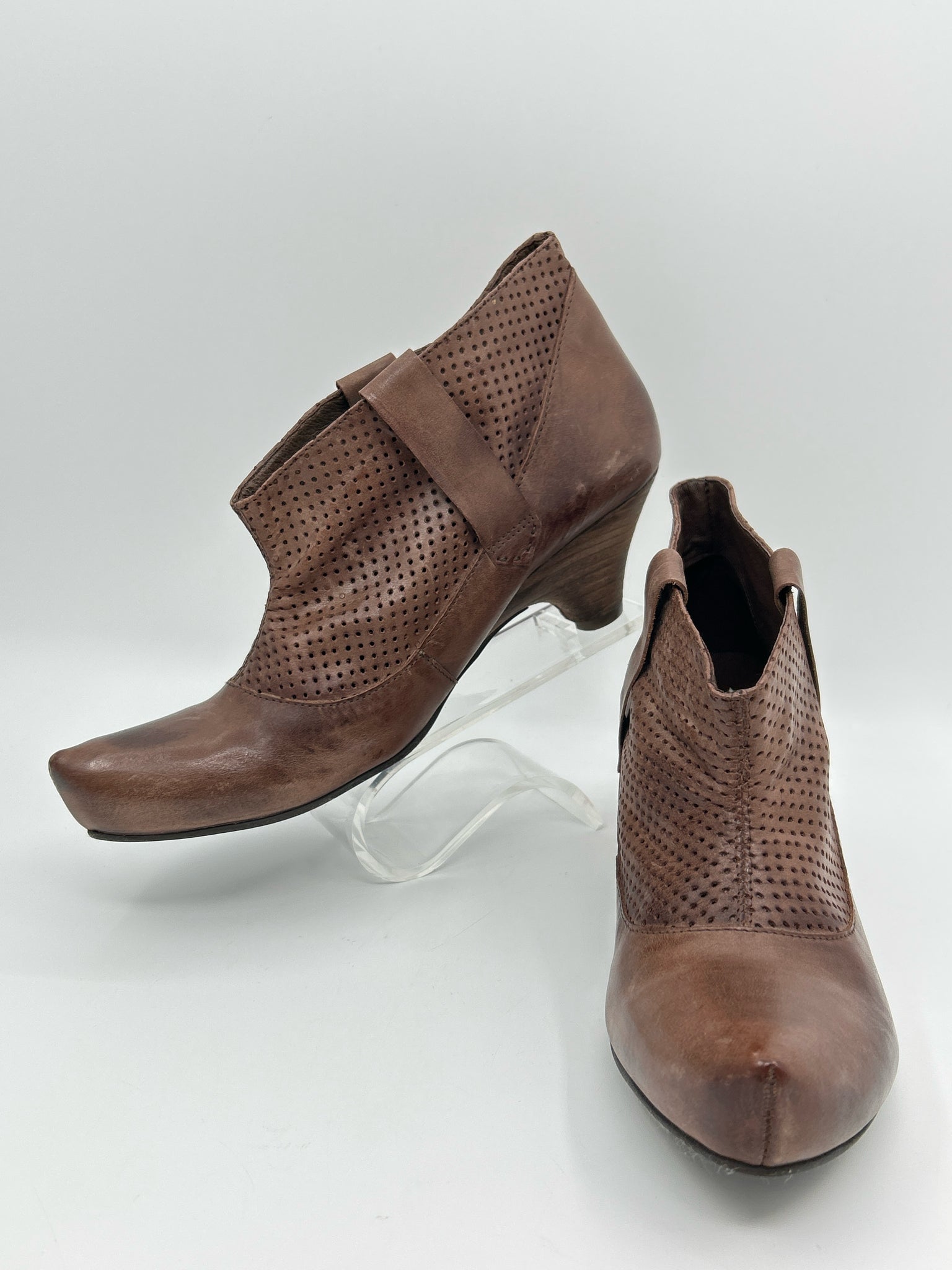 CHOCOLATE Size 10.5/11 Brown Women Booties