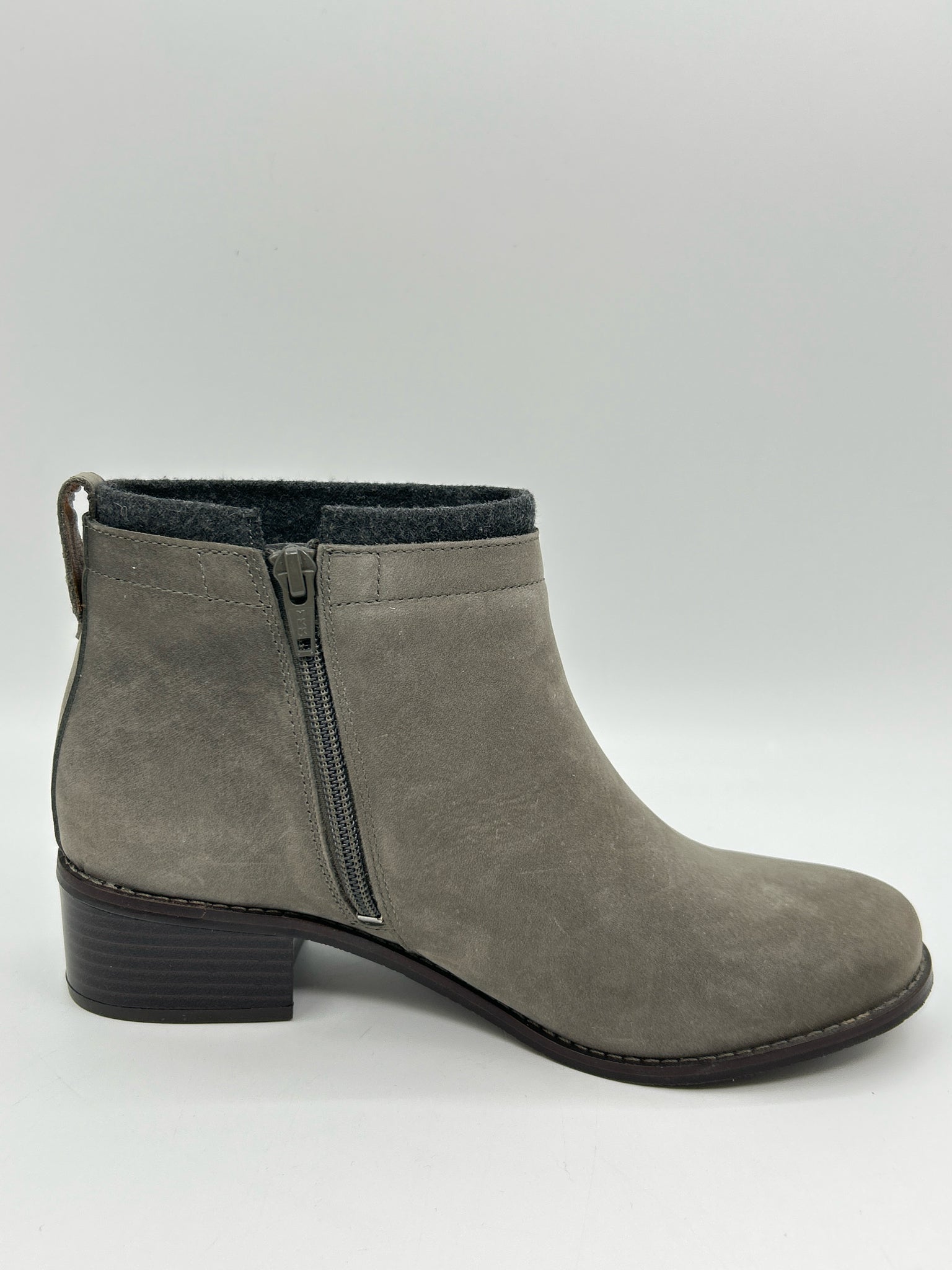 VIONIC Size 7 Grey Women Booties